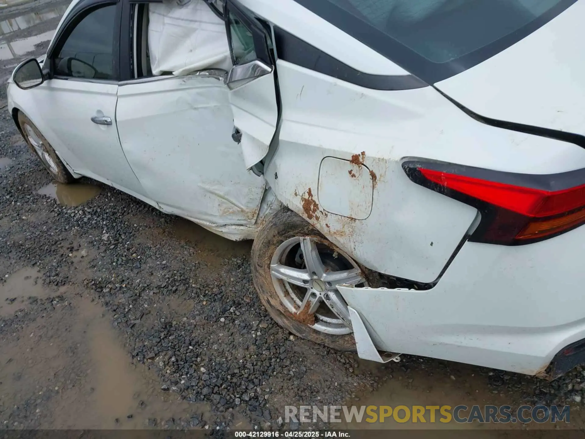 6 Photograph of a damaged car 1N4BL4BV2LC230065 NISSAN ALTIMA 2020