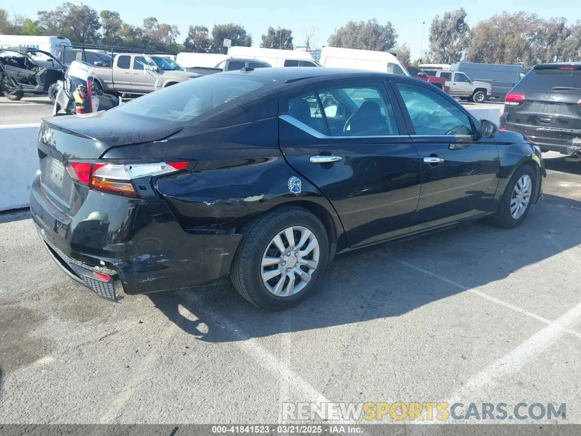 4 Photograph of a damaged car 1N4BL4BV2LC242555 NISSAN ALTIMA 2020