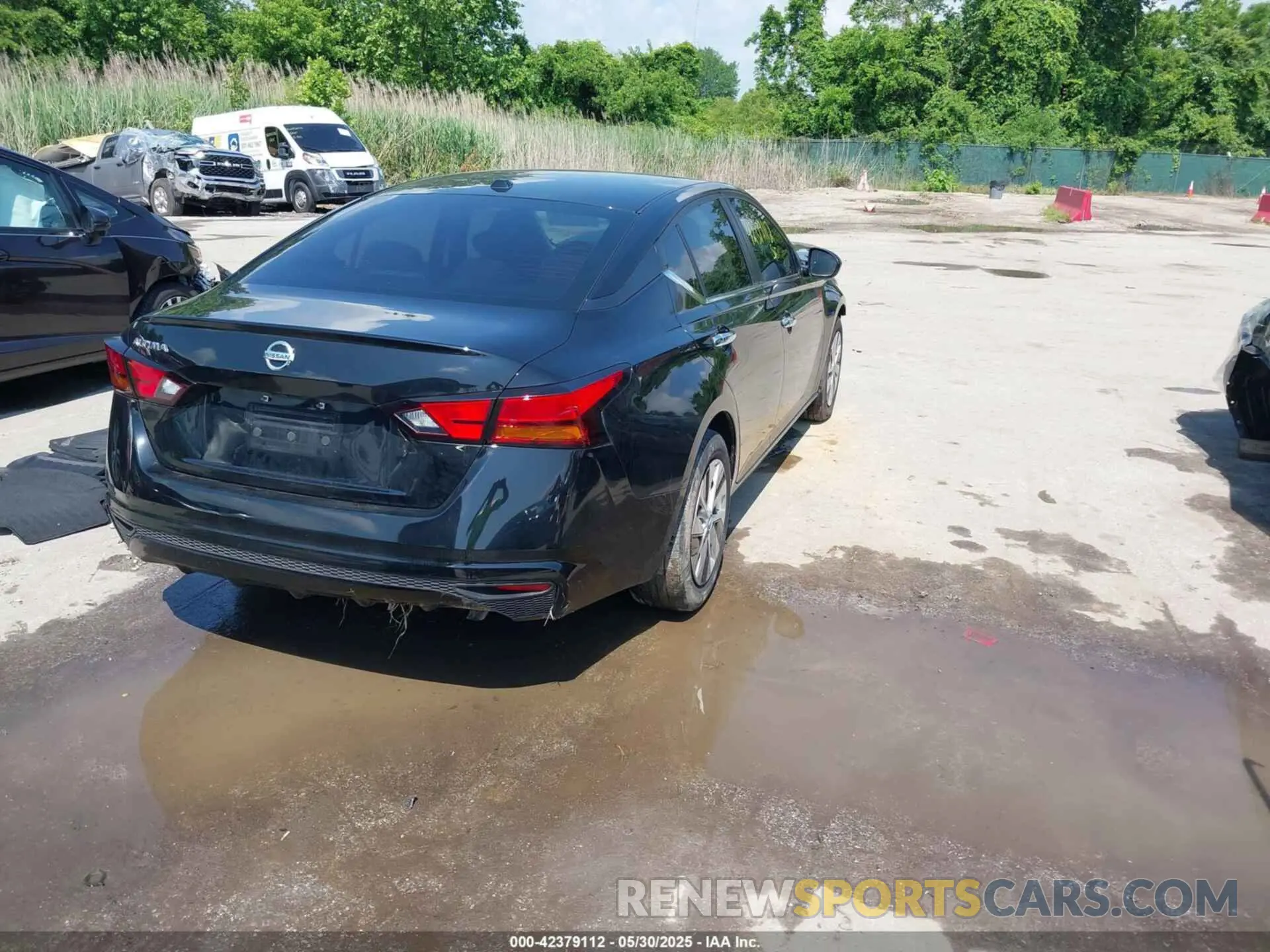 4 Photograph of a damaged car 1N4BL4BV2LC255743 NISSAN ALTIMA 2020