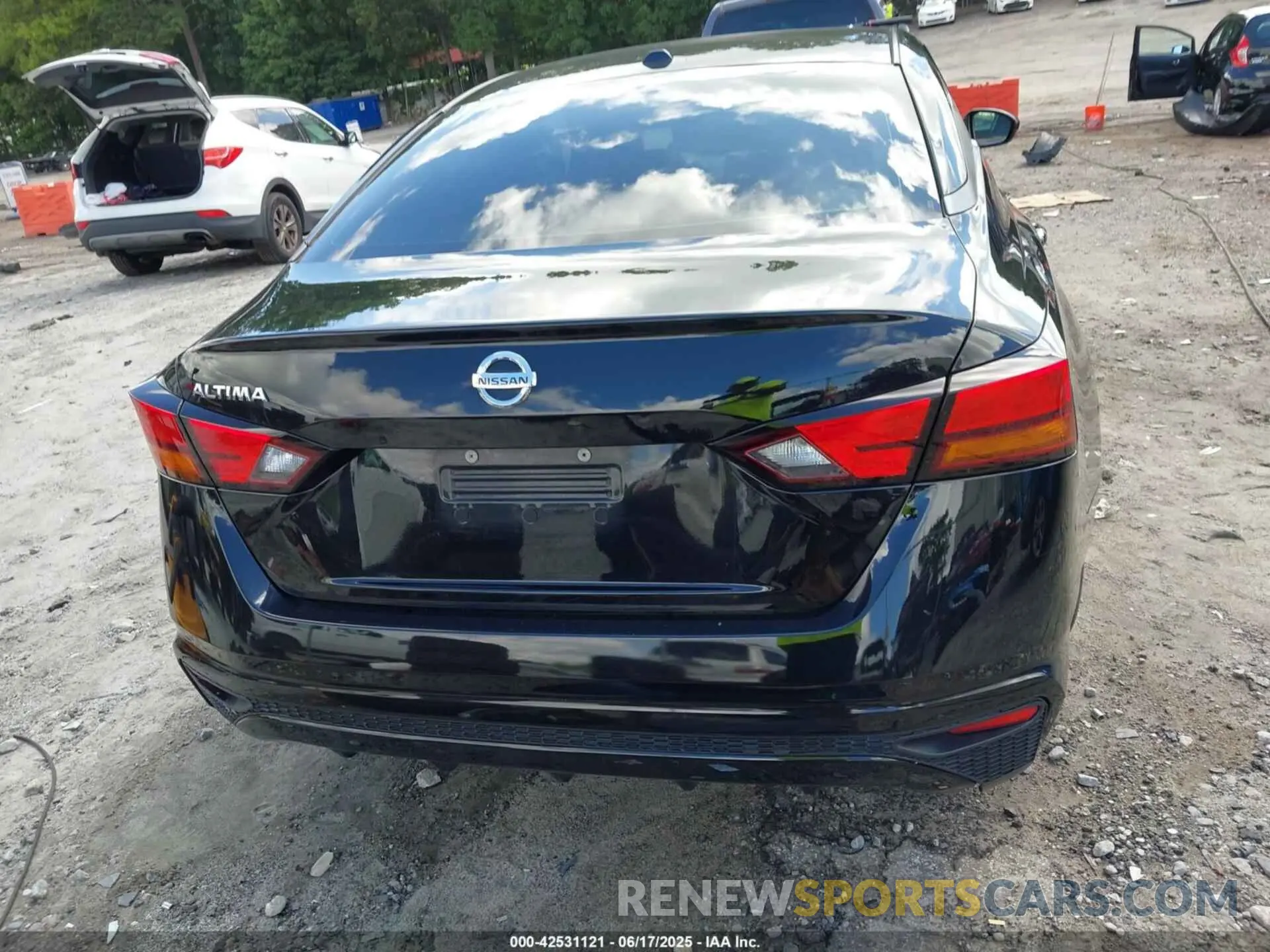 17 Photograph of a damaged car 1N4BL4BV2LC266726 NISSAN ALTIMA 2020