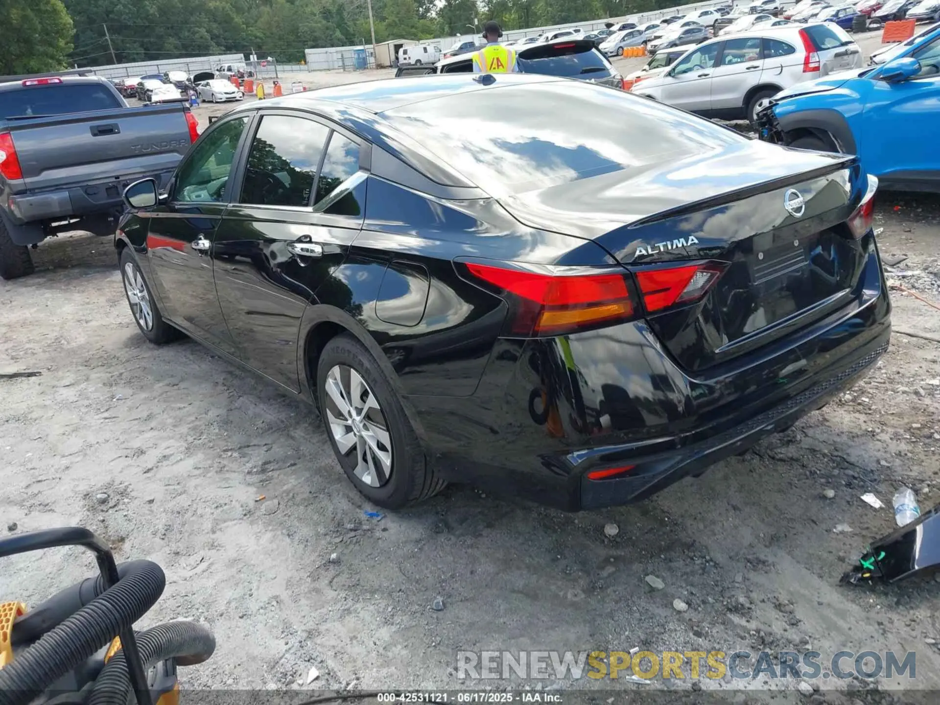 3 Photograph of a damaged car 1N4BL4BV2LC266726 NISSAN ALTIMA 2020