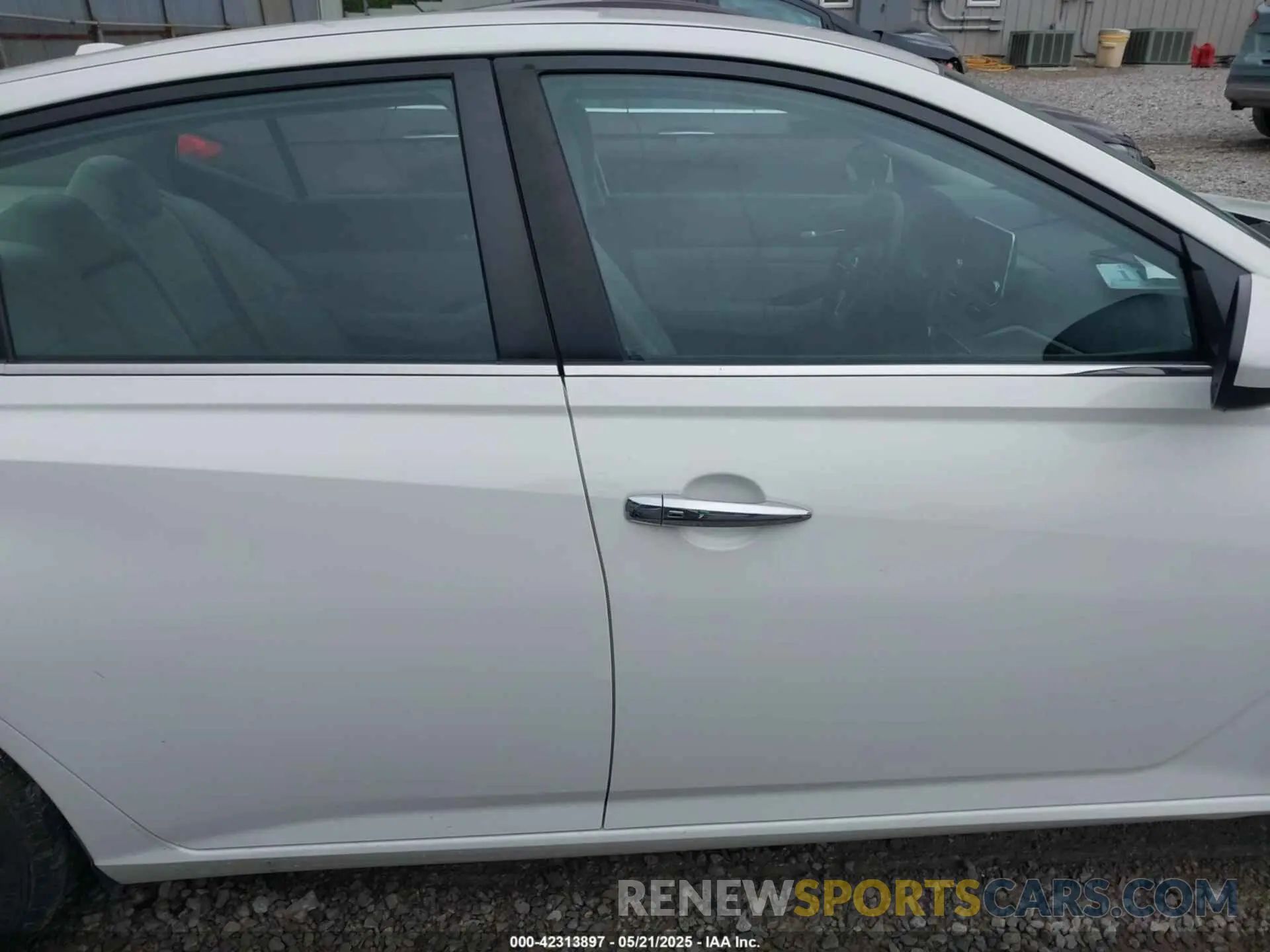 13 Photograph of a damaged car 1N4BL4BV2LC275121 NISSAN ALTIMA 2020