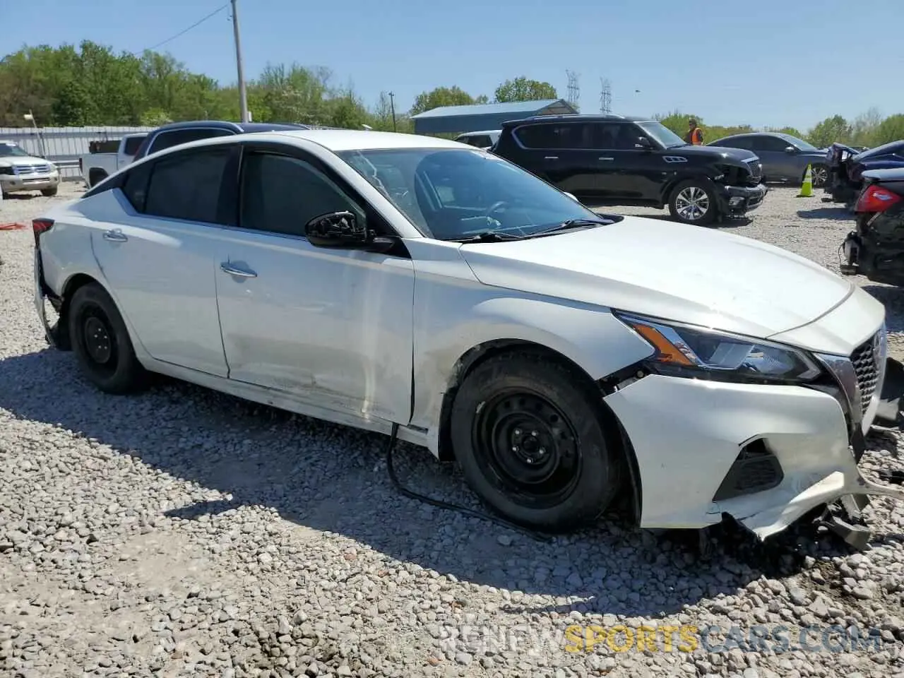 4 Photograph of a damaged car 1N4BL4BV2LN306615 NISSAN ALTIMA 2020