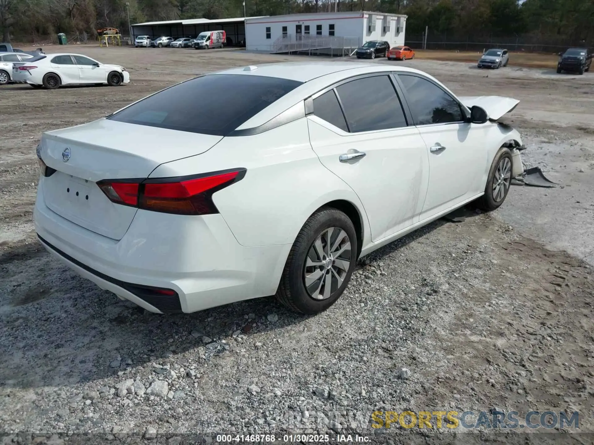 4 Photograph of a damaged car 1N4BL4BV2LN313211 NISSAN ALTIMA 2020