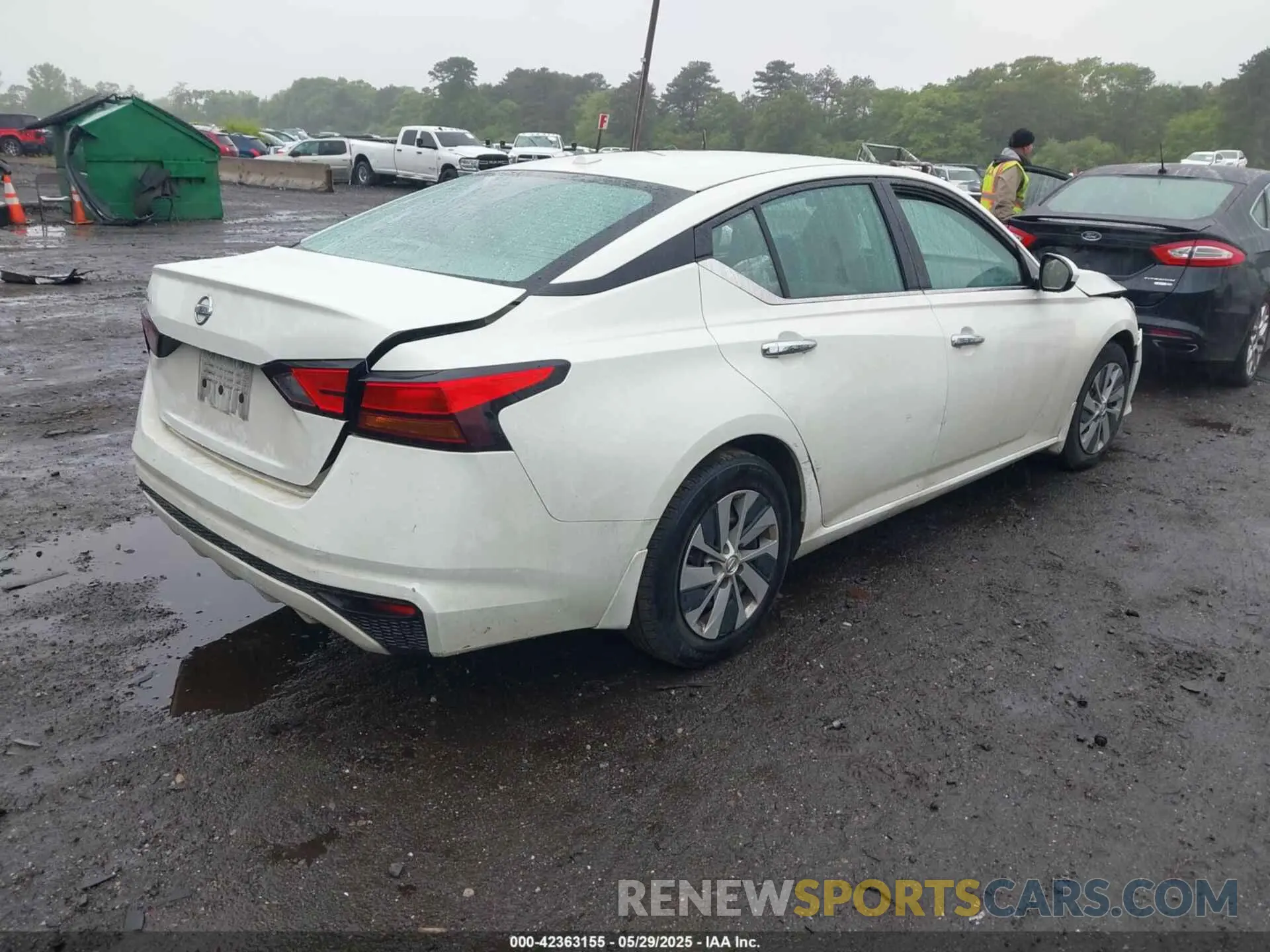 4 Photograph of a damaged car 1N4BL4BV2LN323771 NISSAN ALTIMA 2020