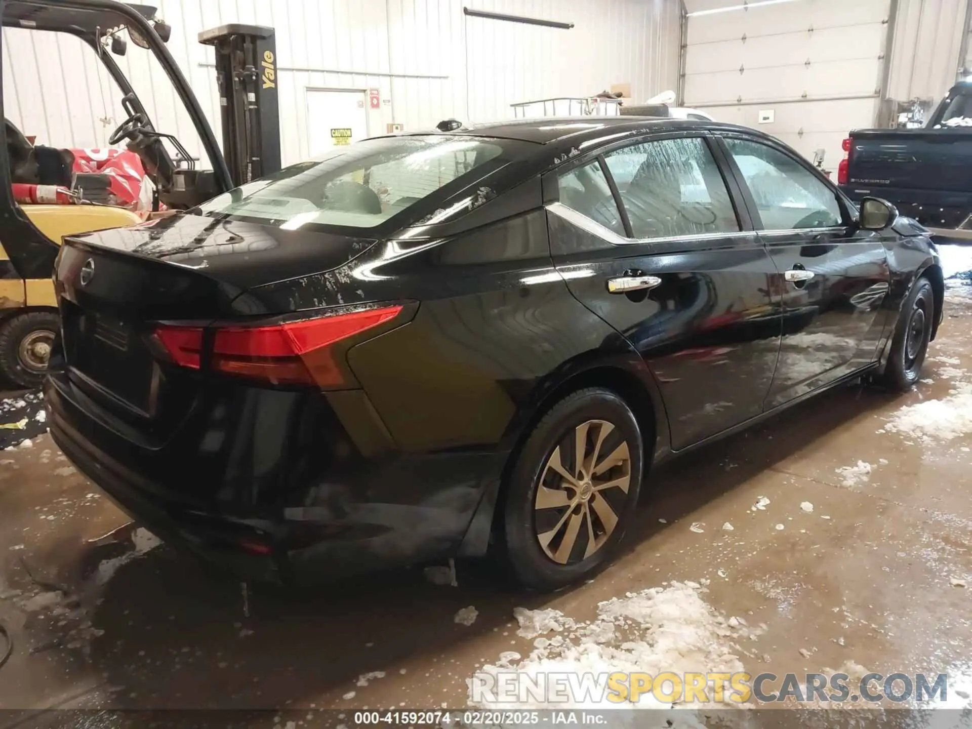 4 Photograph of a damaged car 1N4BL4BV3LC123851 NISSAN ALTIMA 2020