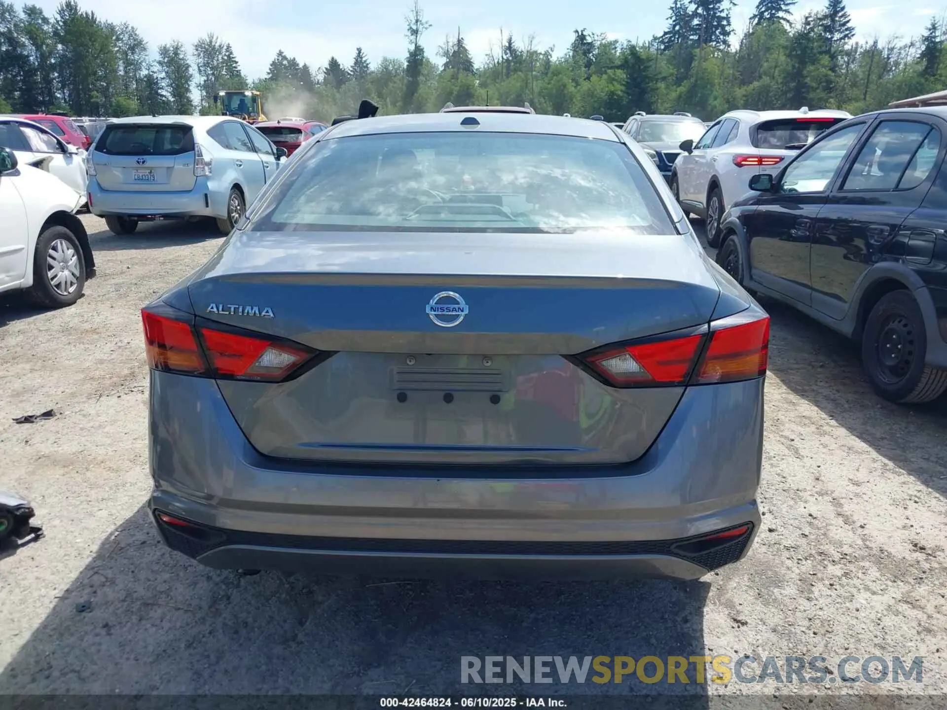 17 Photograph of a damaged car 1N4BL4BV3LC136941 NISSAN ALTIMA 2020