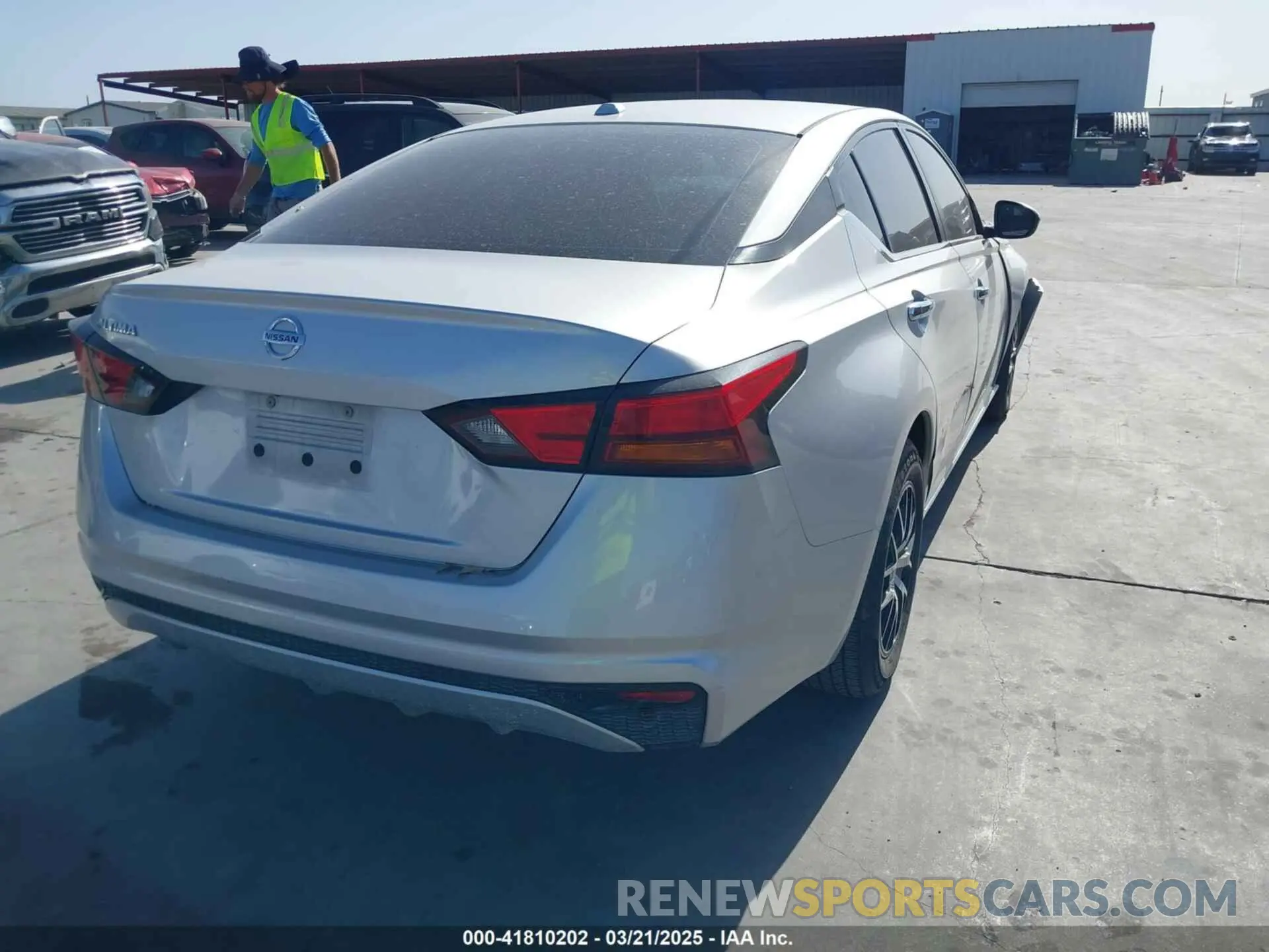 4 Photograph of a damaged car 1N4BL4BV3LC150998 NISSAN ALTIMA 2020
