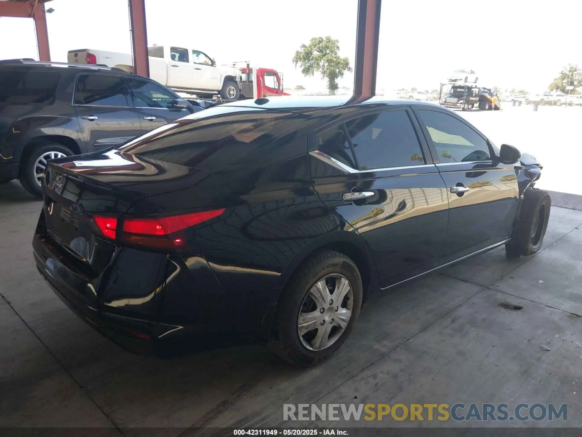 4 Photograph of a damaged car 1N4BL4BV3LC154016 NISSAN ALTIMA 2020