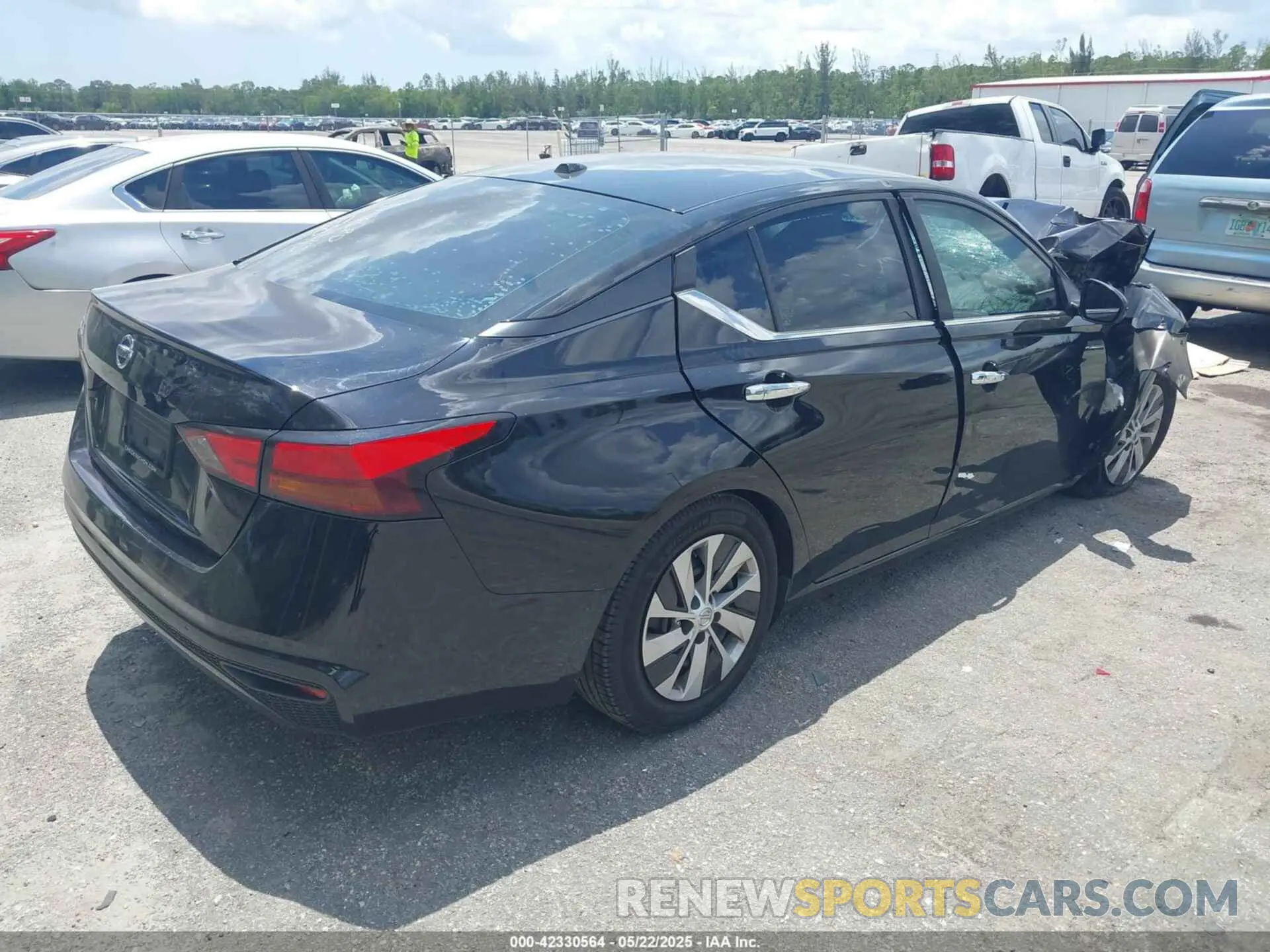 4 Photograph of a damaged car 1N4BL4BV3LC155845 NISSAN ALTIMA 2020