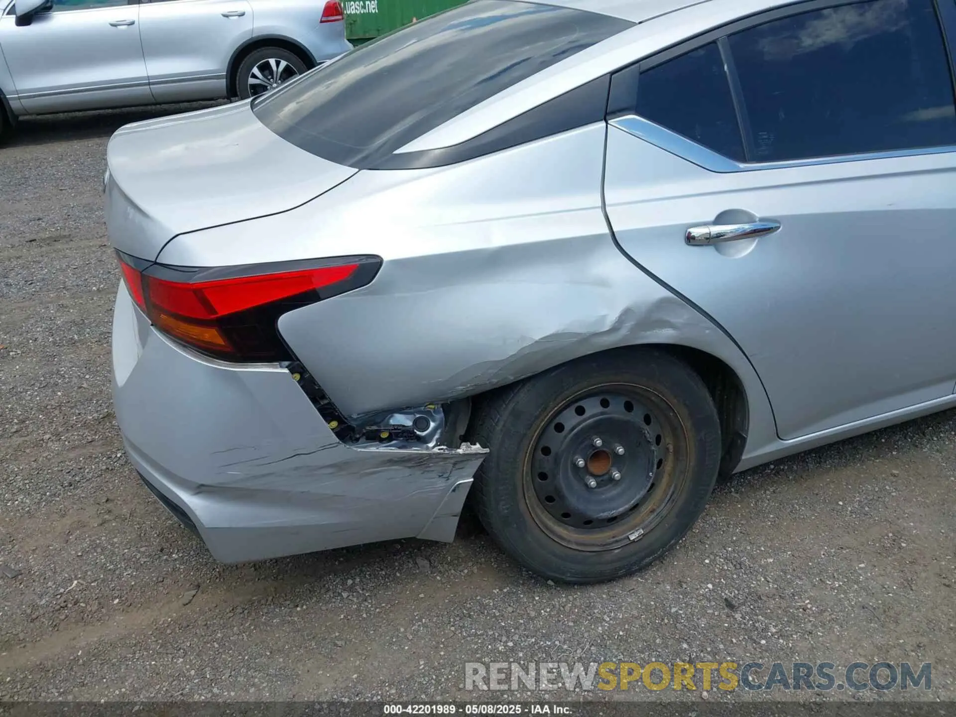 17 Photograph of a damaged car 1N4BL4BV3LC166005 NISSAN ALTIMA 2020
