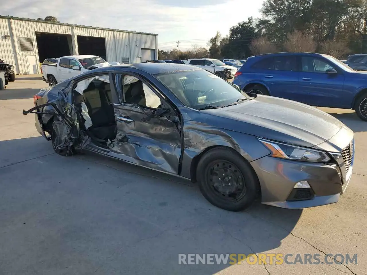 4 Photograph of a damaged car 1N4BL4BV3LC198663 NISSAN ALTIMA 2020