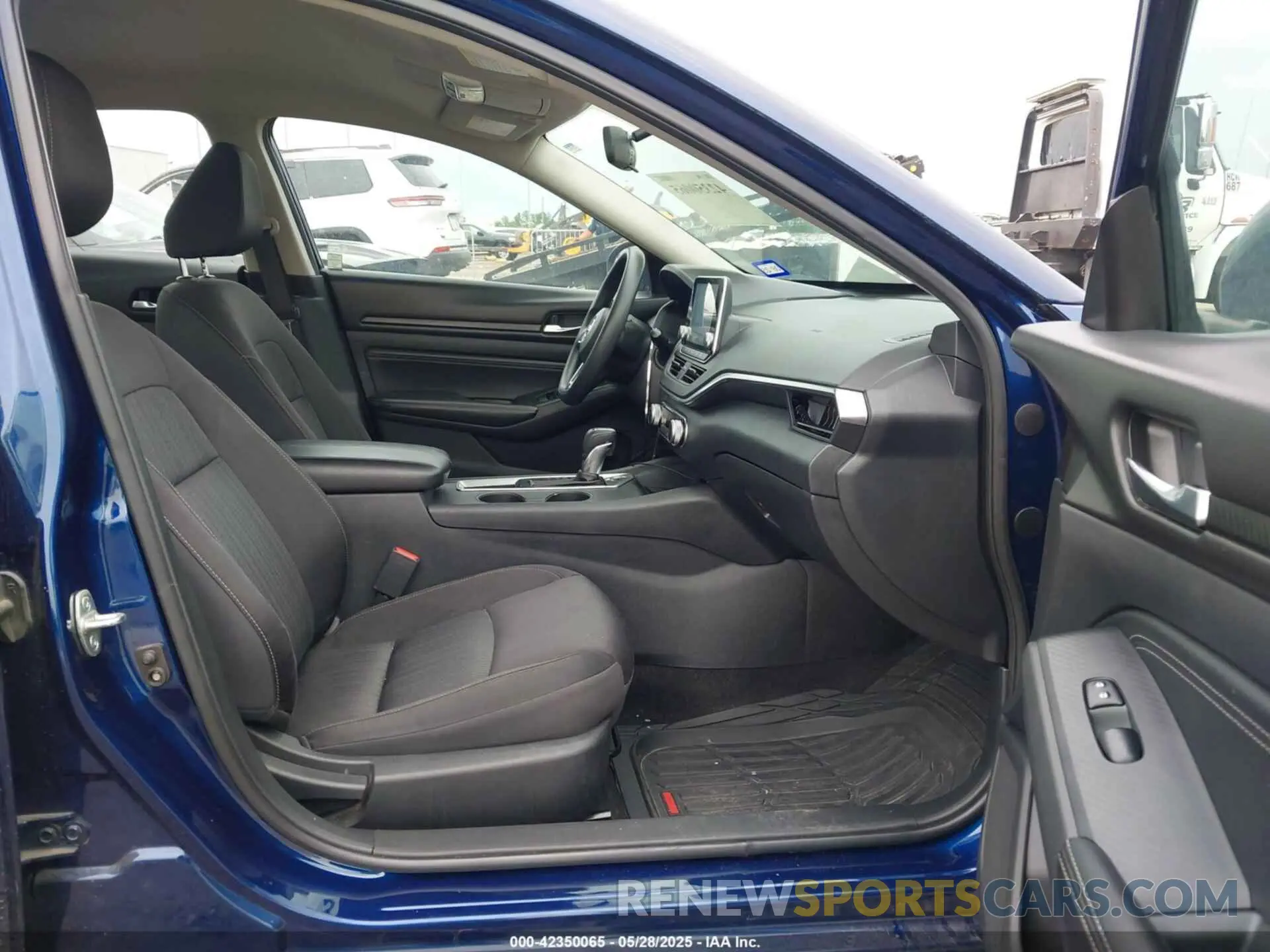 5 Photograph of a damaged car 1N4BL4BV3LC207829 NISSAN ALTIMA 2020