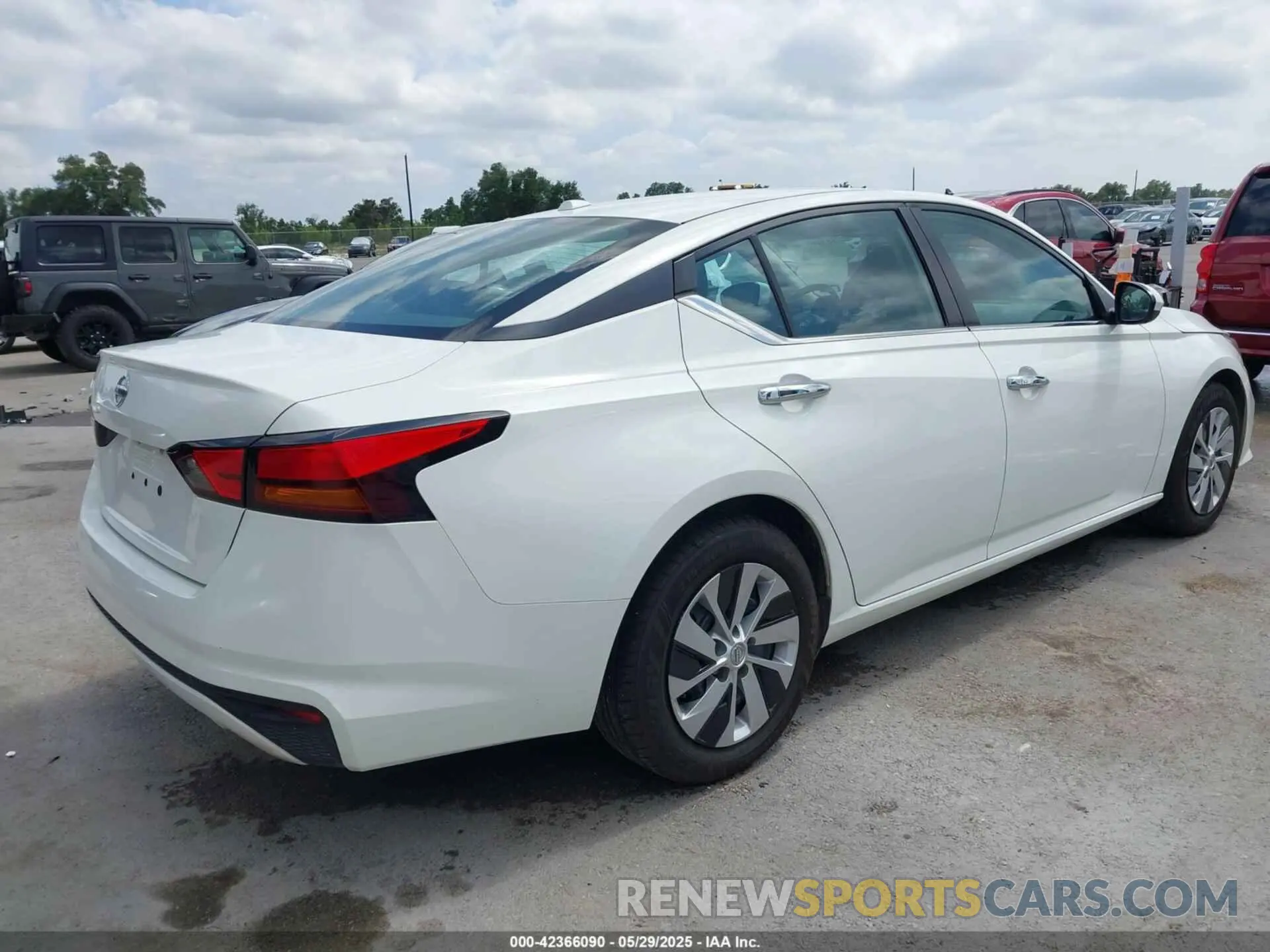 4 Photograph of a damaged car 1N4BL4BV3LC267237 NISSAN ALTIMA 2020