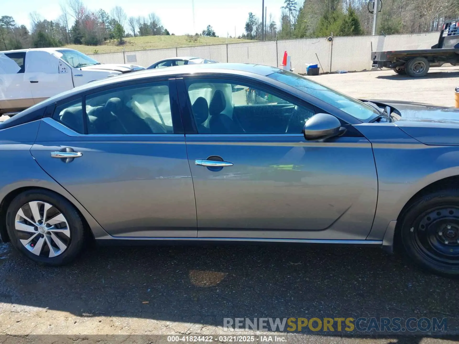 13 Photograph of a damaged car 1N4BL4BV3LC277136 NISSAN ALTIMA 2020