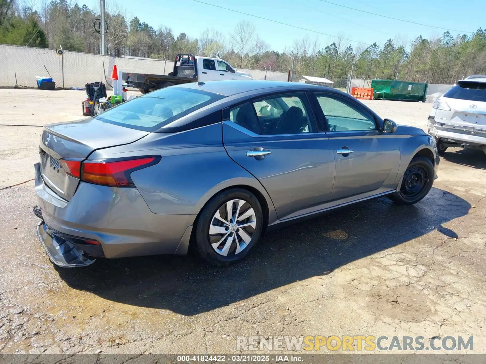 4 Photograph of a damaged car 1N4BL4BV3LC277136 NISSAN ALTIMA 2020