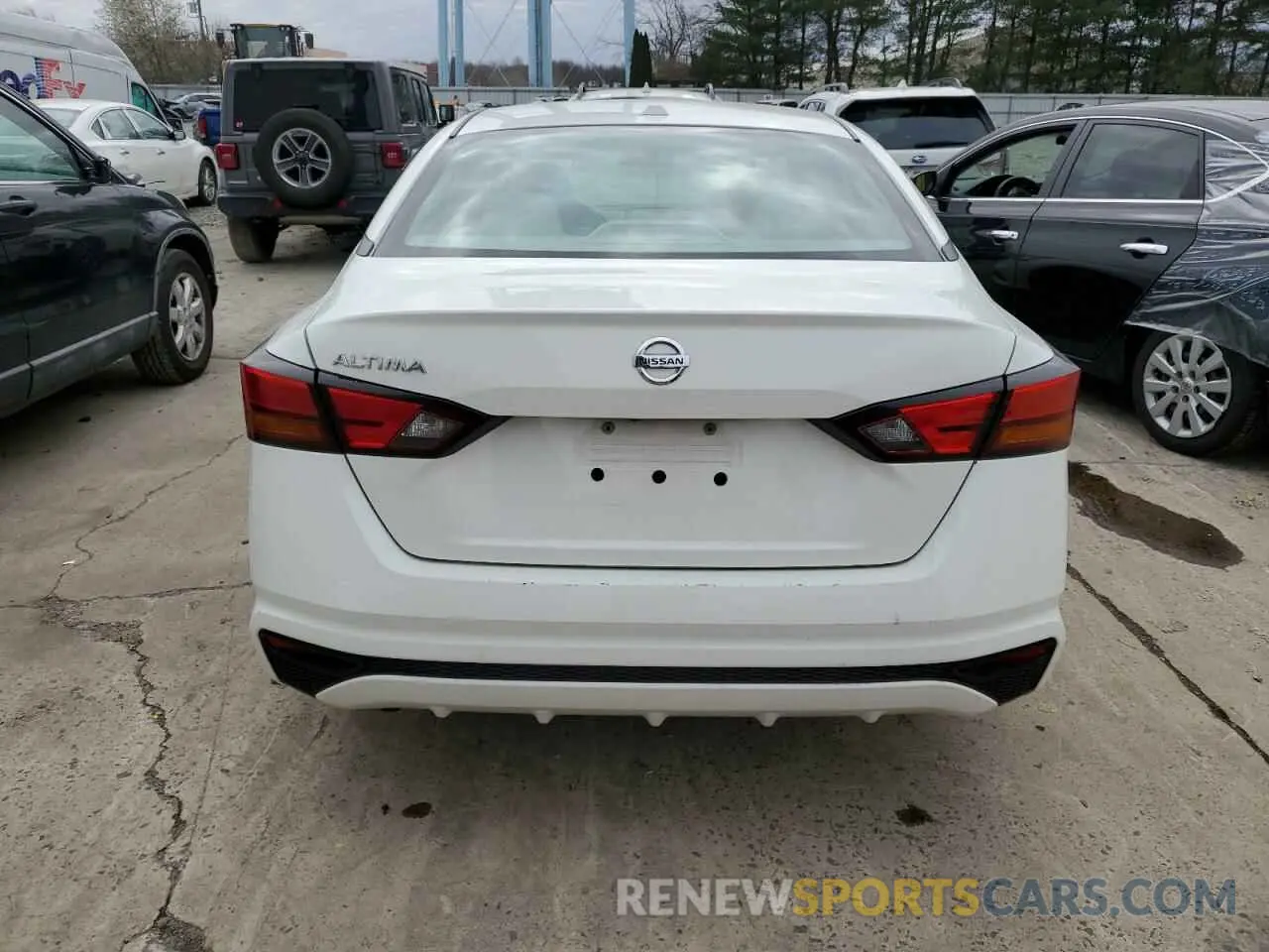 6 Photograph of a damaged car 1N4BL4BV3LN323780 NISSAN ALTIMA 2020