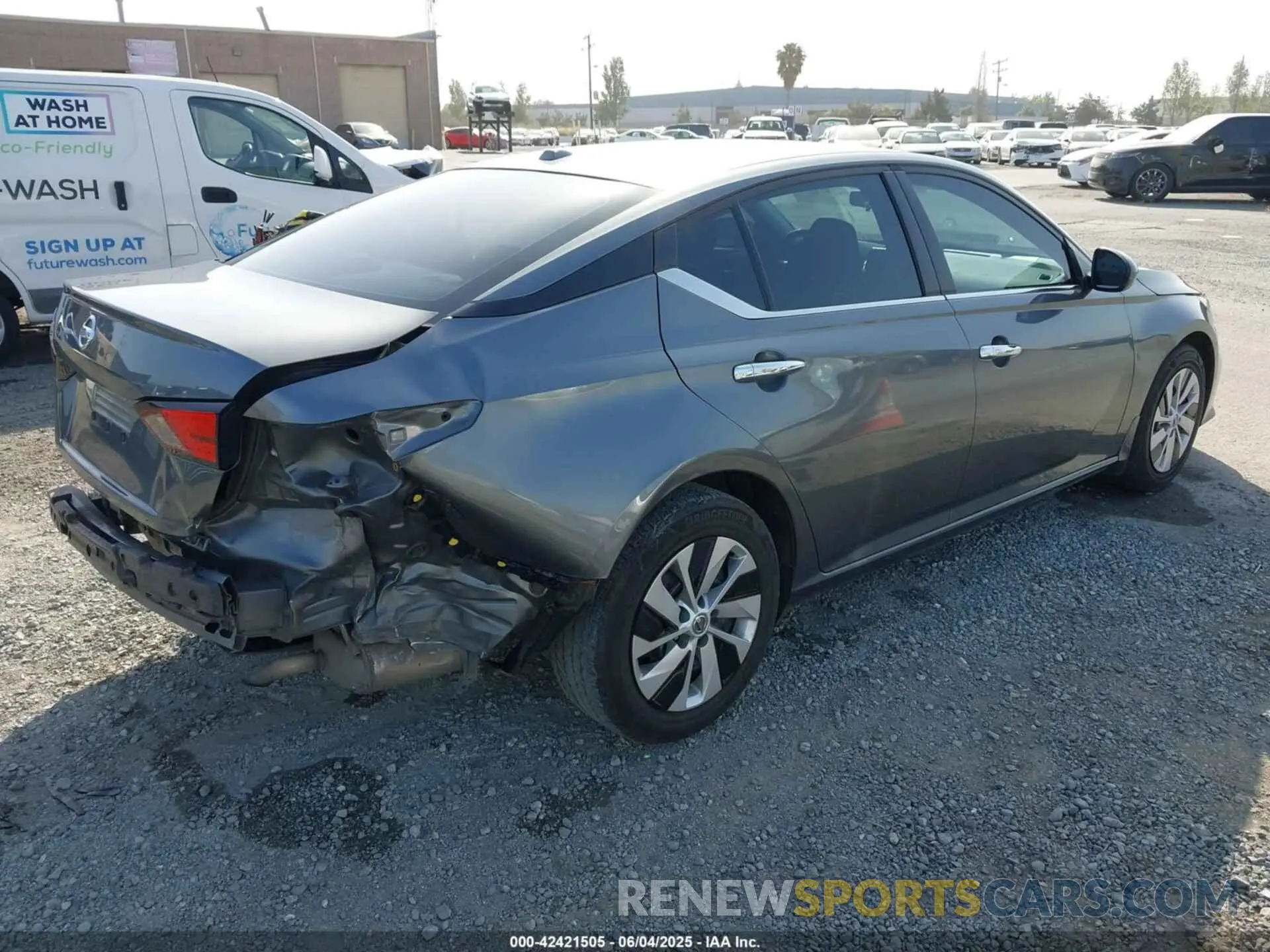 4 Photograph of a damaged car 1N4BL4BV4LC123776 NISSAN ALTIMA 2020