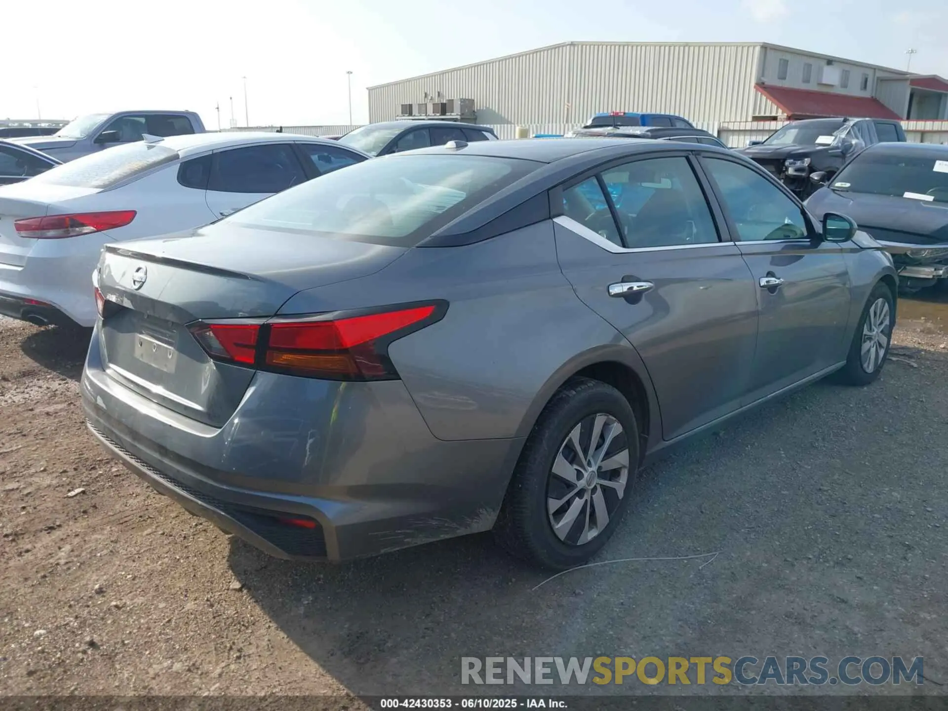 4 Photograph of a damaged car 1N4BL4BV4LC128363 NISSAN ALTIMA 2020