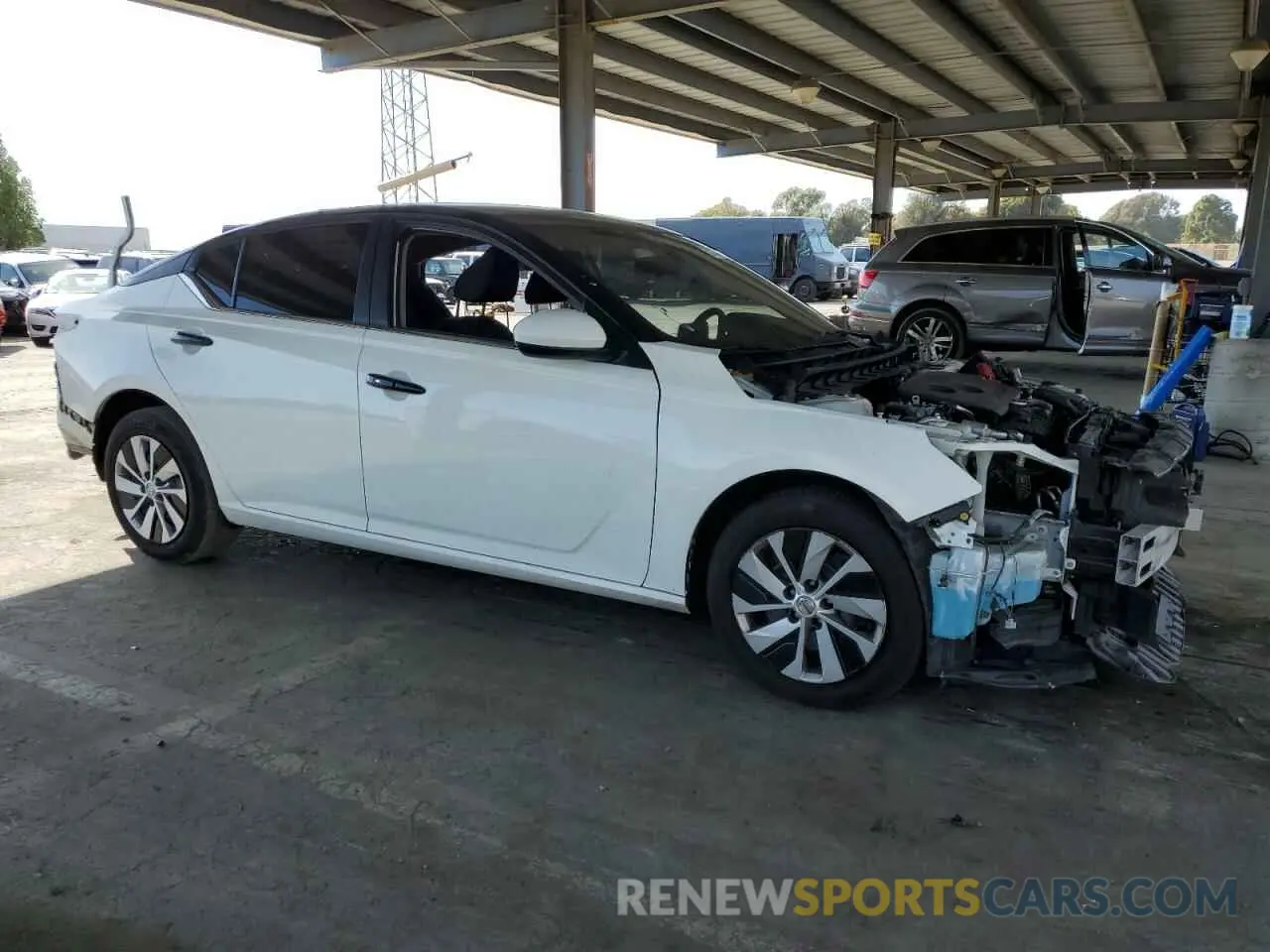 4 Photograph of a damaged car 1N4BL4BV4LC162626 NISSAN ALTIMA 2020