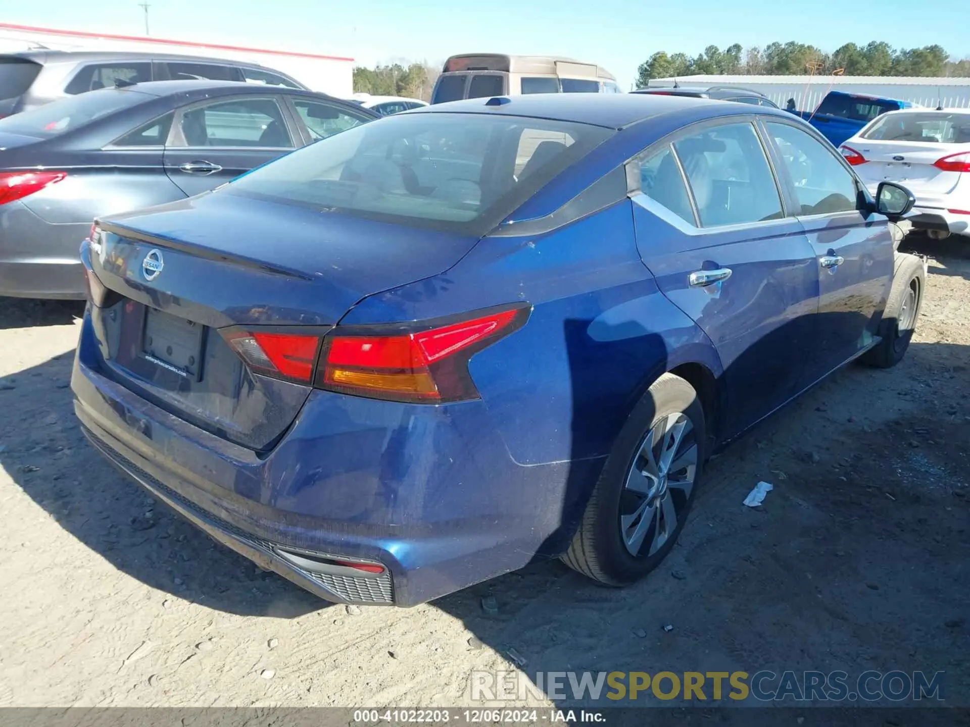 4 Photograph of a damaged car 1N4BL4BV4LC170810 NISSAN ALTIMA 2020