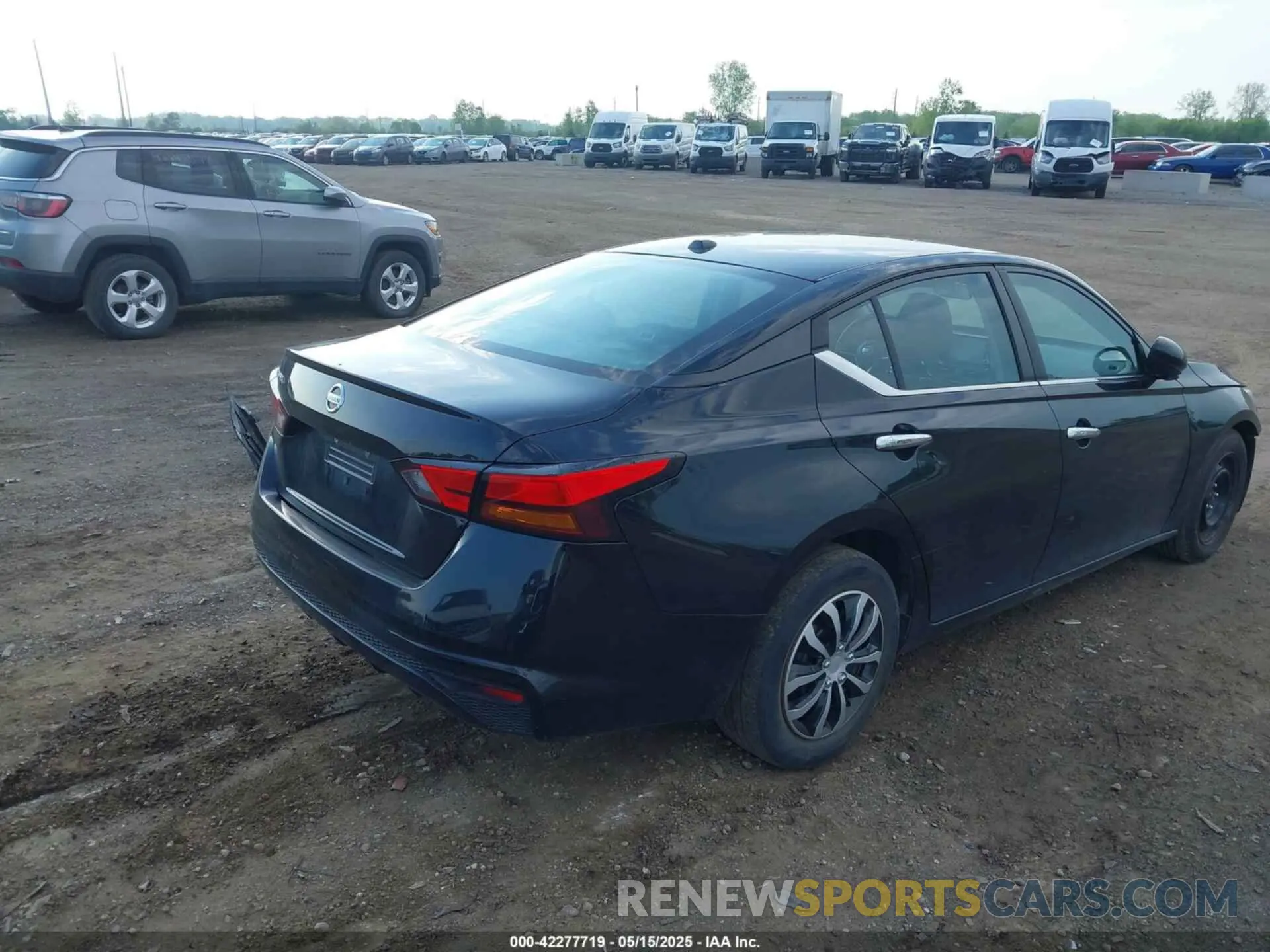 4 Photograph of a damaged car 1N4BL4BV4LC209279 NISSAN ALTIMA 2020