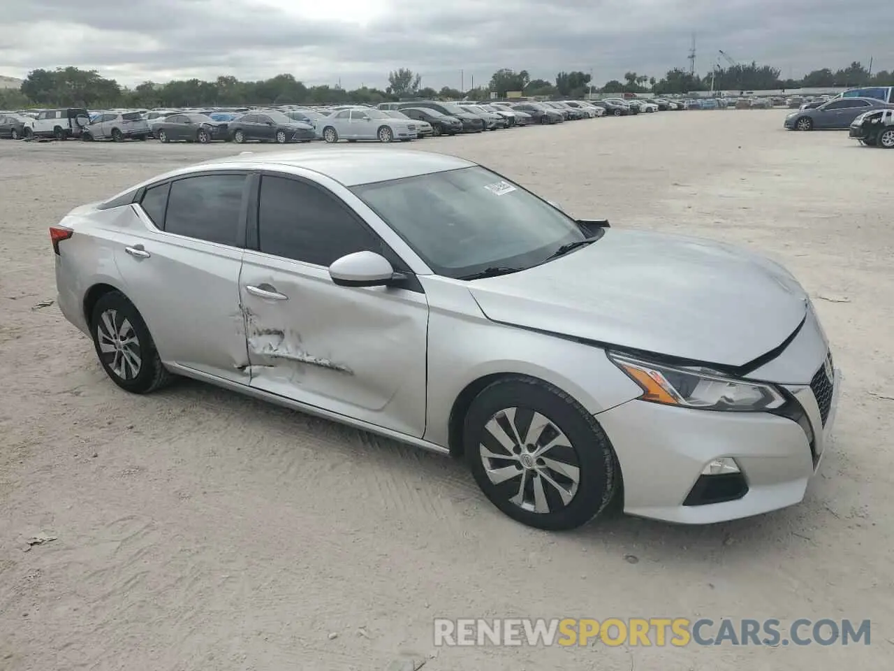 4 Photograph of a damaged car 1N4BL4BV4LC223554 NISSAN ALTIMA 2020