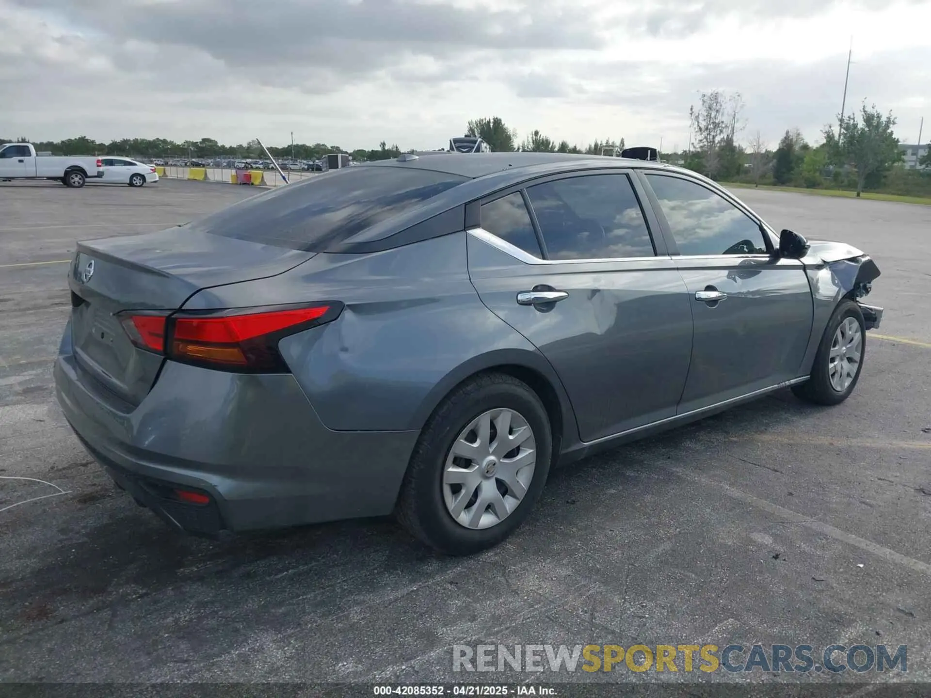 4 Photograph of a damaged car 1N4BL4BV4LC247109 NISSAN ALTIMA 2020