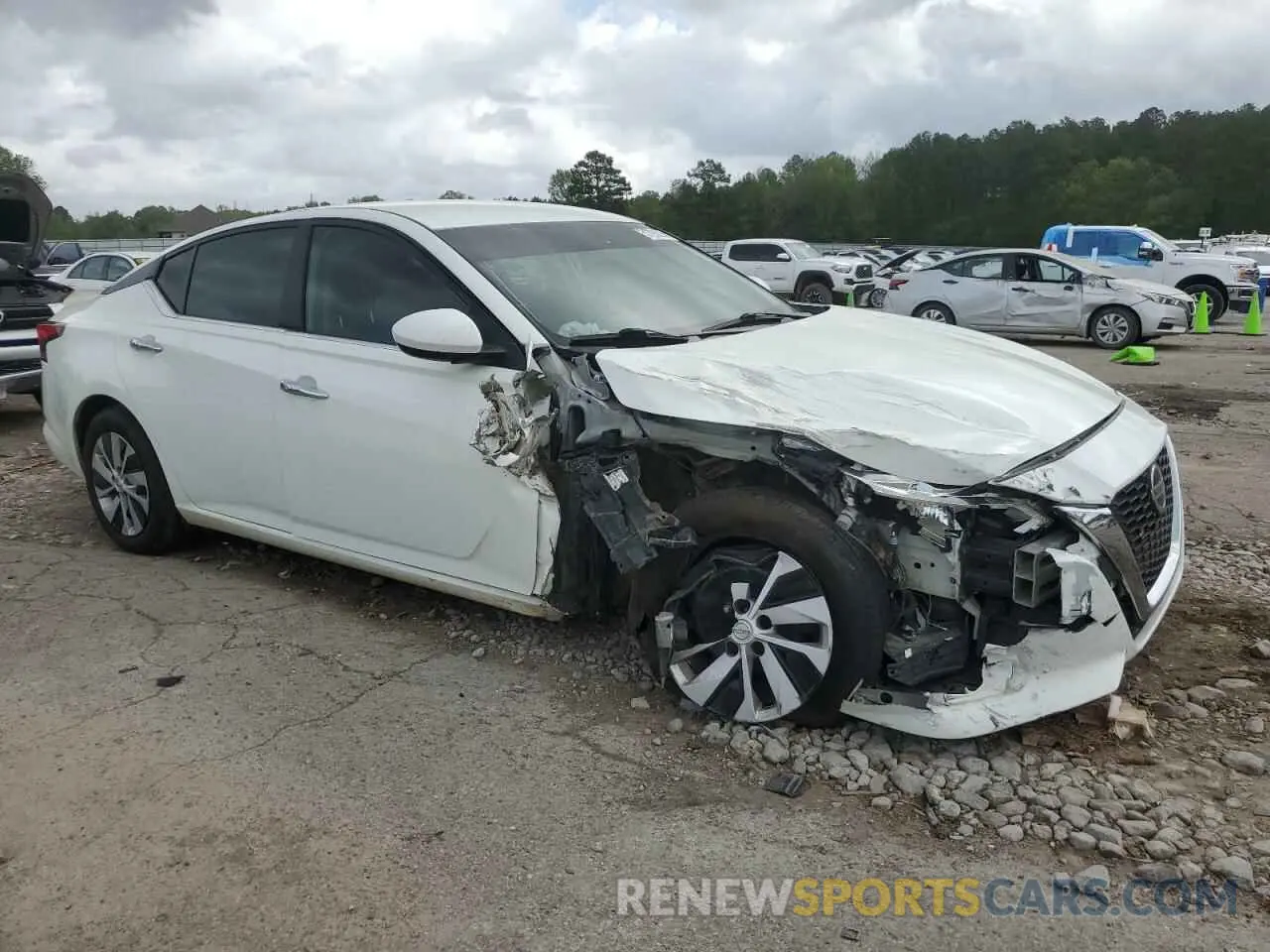 4 Photograph of a damaged car 1N4BL4BV4LC270325 NISSAN ALTIMA 2020