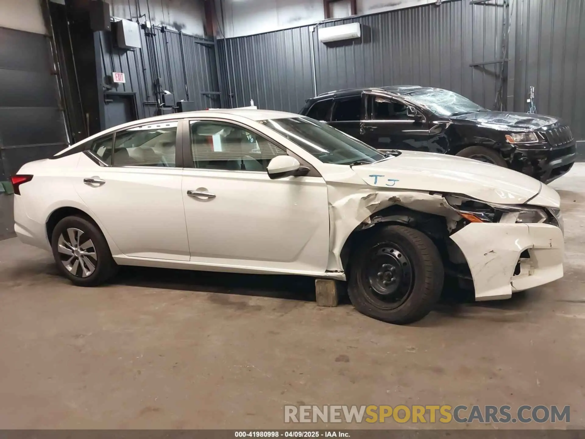 14 Photograph of a damaged car 1N4BL4BV4LC271734 NISSAN ALTIMA 2020