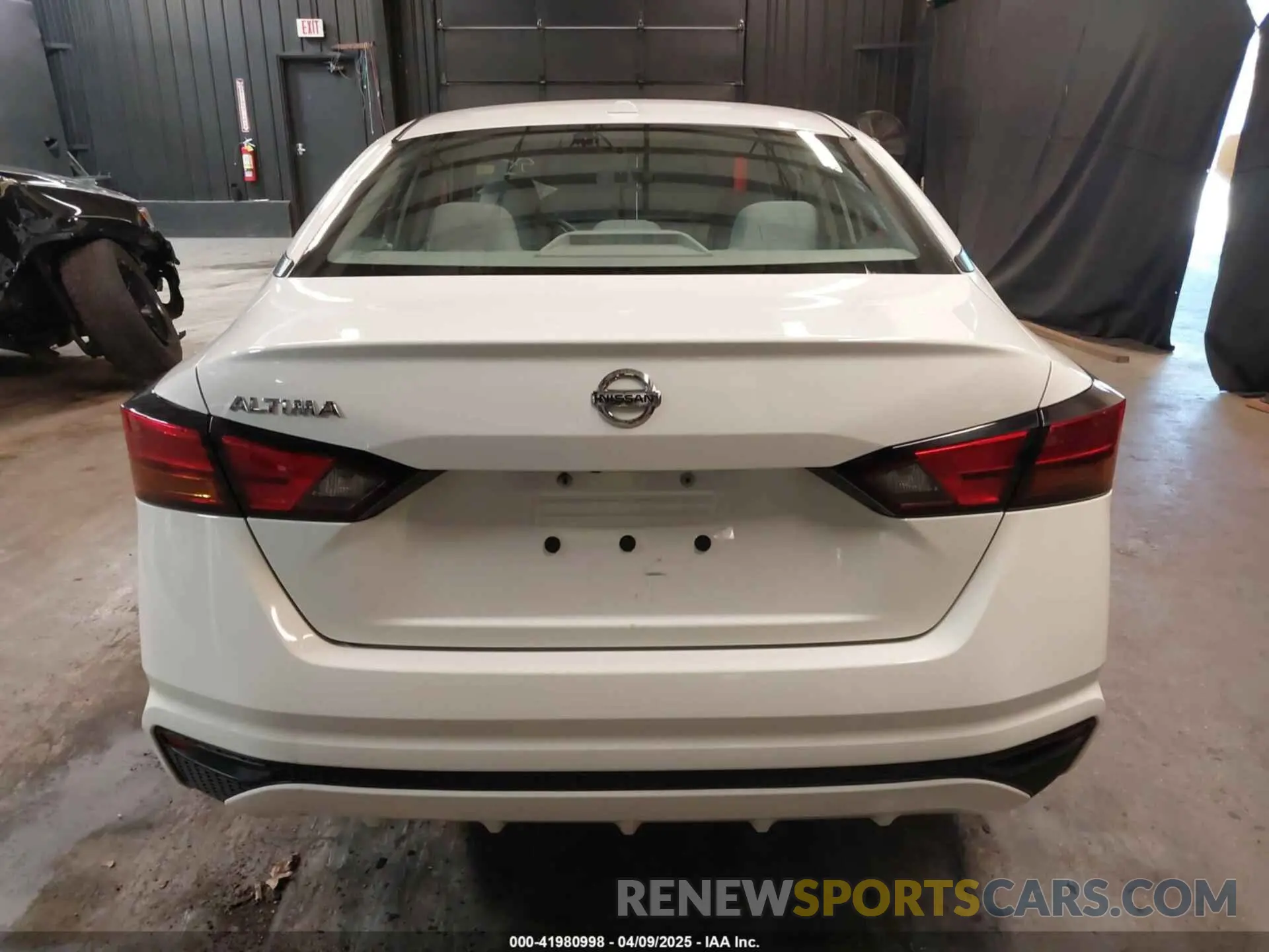 17 Photograph of a damaged car 1N4BL4BV4LC271734 NISSAN ALTIMA 2020