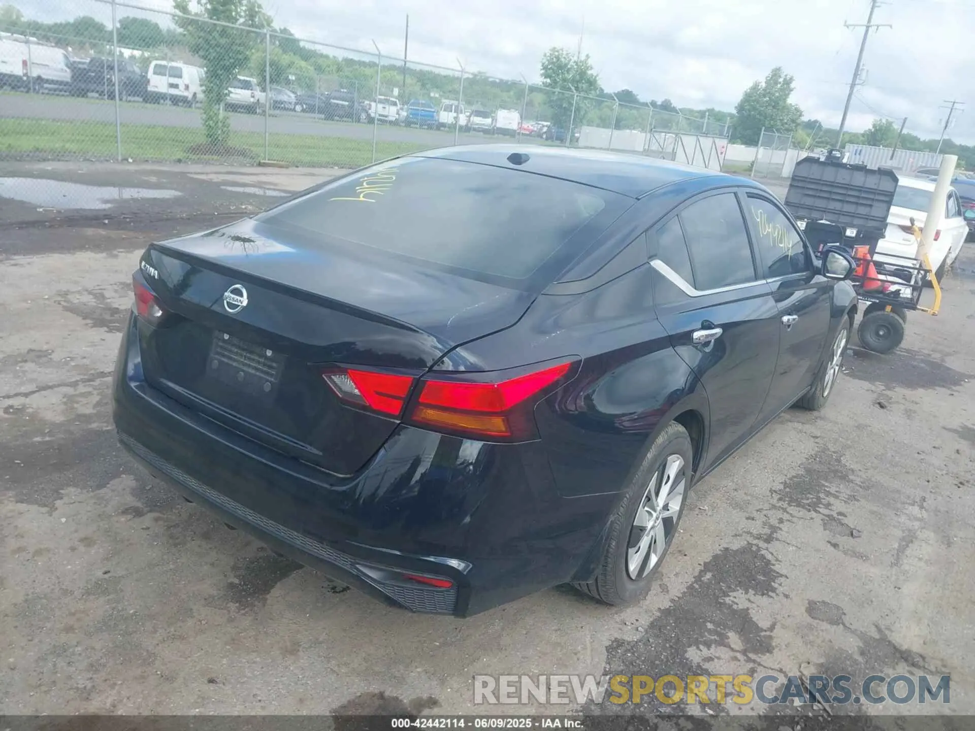 4 Photograph of a damaged car 1N4BL4BV4LC278408 NISSAN ALTIMA 2020