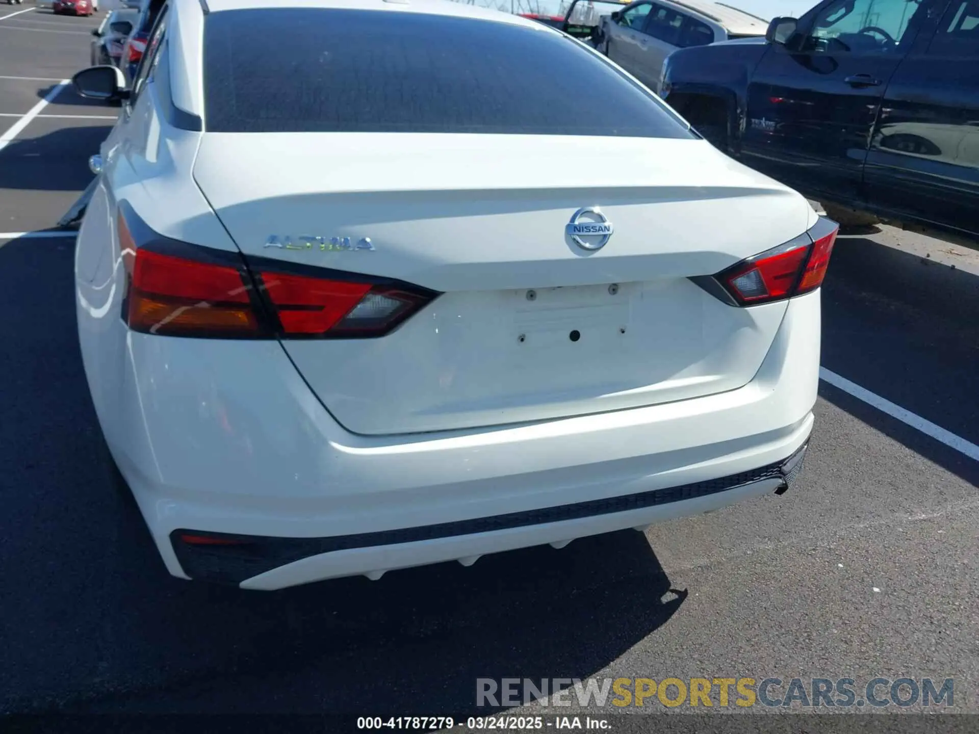 17 Photograph of a damaged car 1N4BL4BV5LC123169 NISSAN ALTIMA 2020