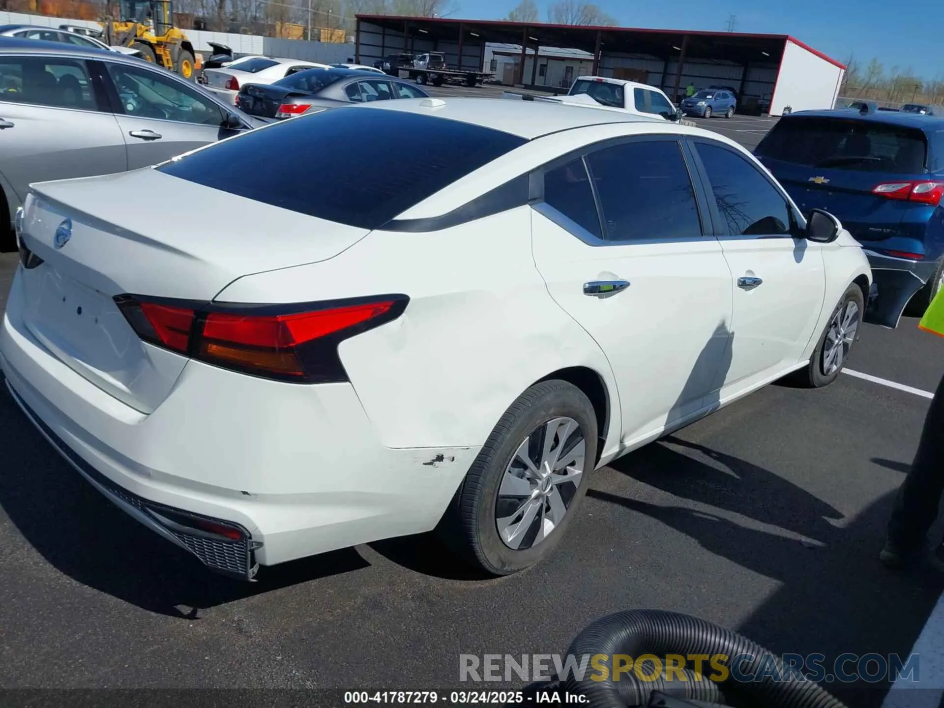 4 Photograph of a damaged car 1N4BL4BV5LC123169 NISSAN ALTIMA 2020