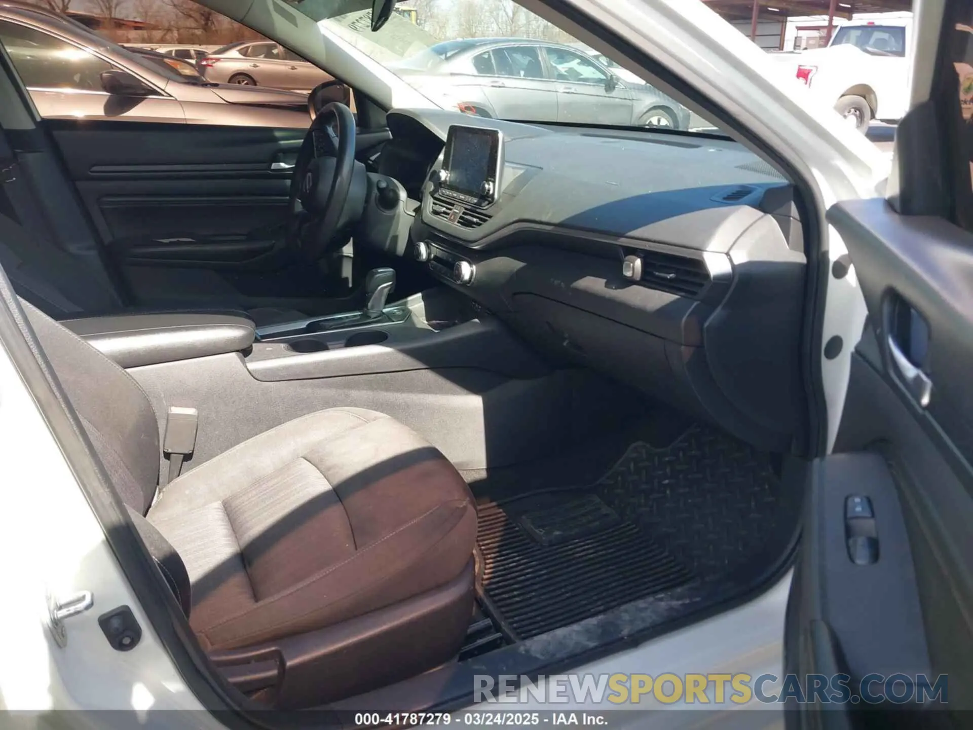 5 Photograph of a damaged car 1N4BL4BV5LC123169 NISSAN ALTIMA 2020