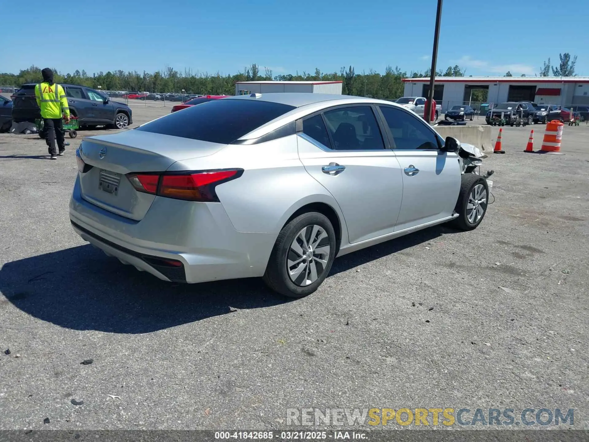 4 Photograph of a damaged car 1N4BL4BV5LC208786 NISSAN ALTIMA 2020