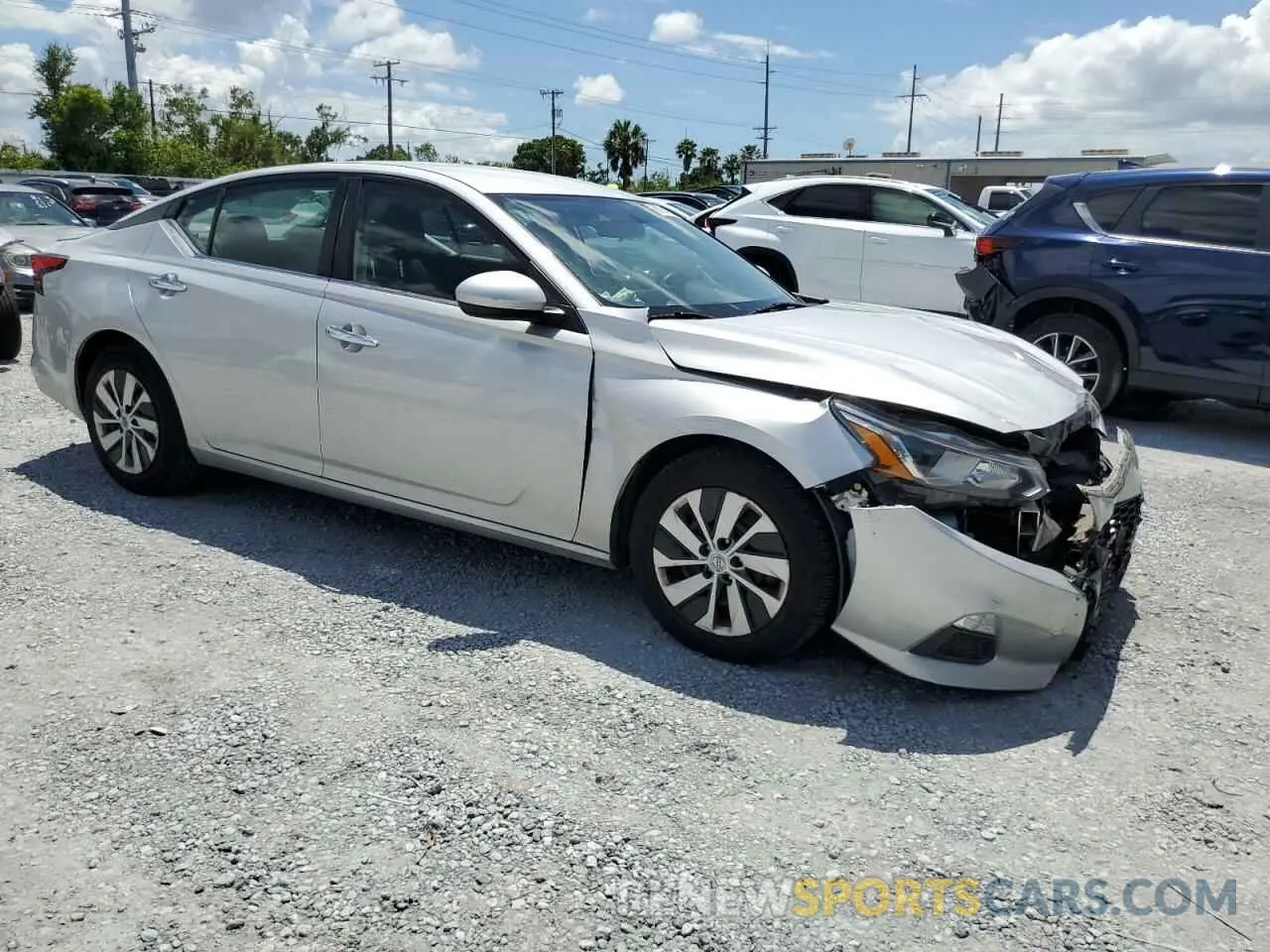 4 Photograph of a damaged car 1N4BL4BV5LC213597 NISSAN ALTIMA 2020