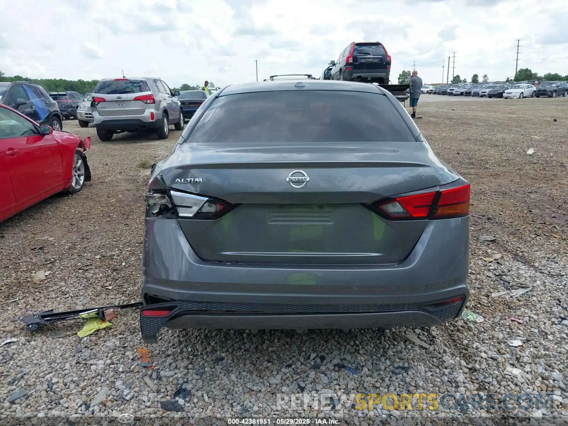 17 Photograph of a damaged car 1N4BL4BV5LC224020 NISSAN ALTIMA 2020