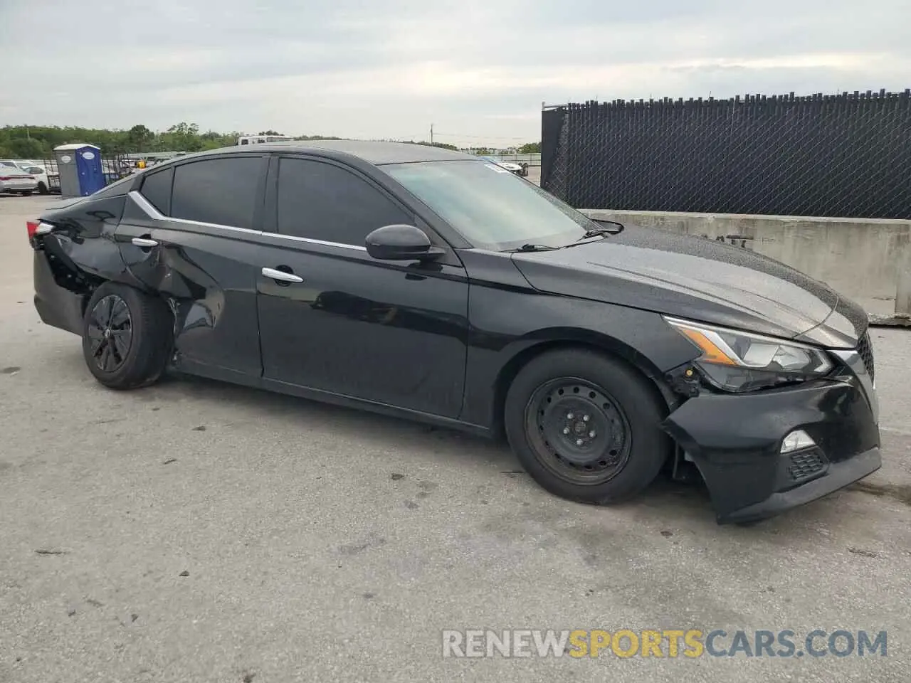 4 Photograph of a damaged car 1N4BL4BV5LC242341 NISSAN ALTIMA 2020