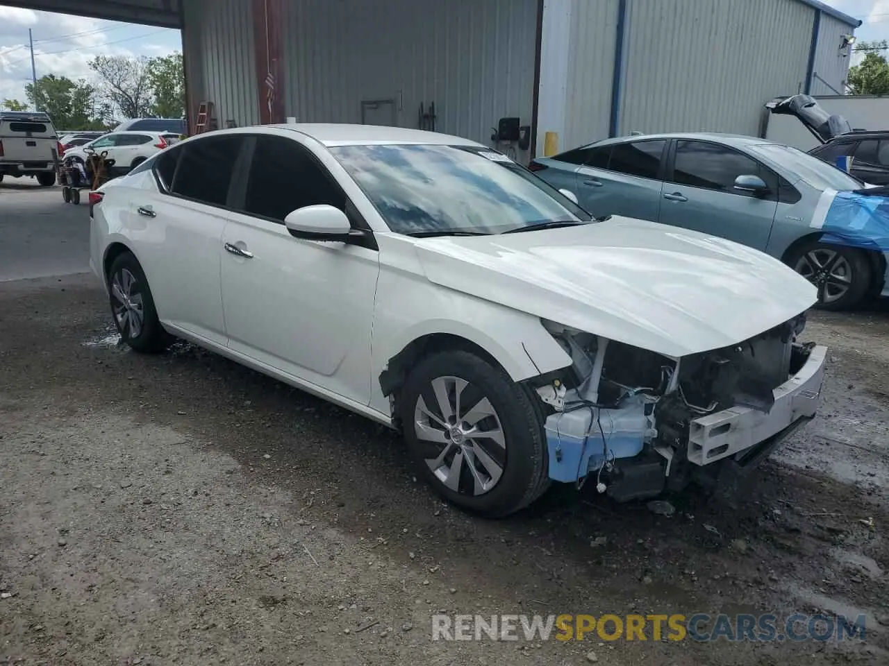 4 Photograph of a damaged car 1N4BL4BV5LC243070 NISSAN ALTIMA 2020