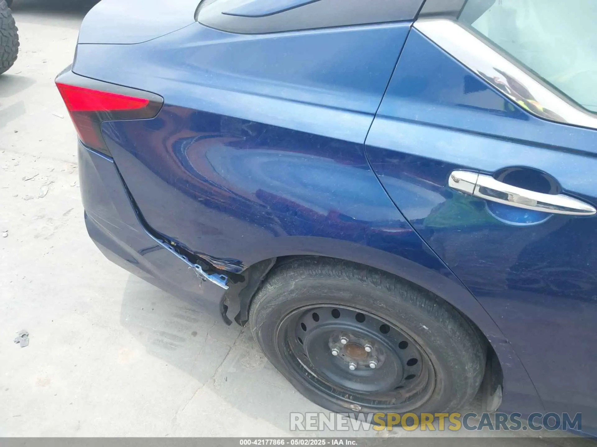 17 Photograph of a damaged car 1N4BL4BV5LC251444 NISSAN ALTIMA 2020