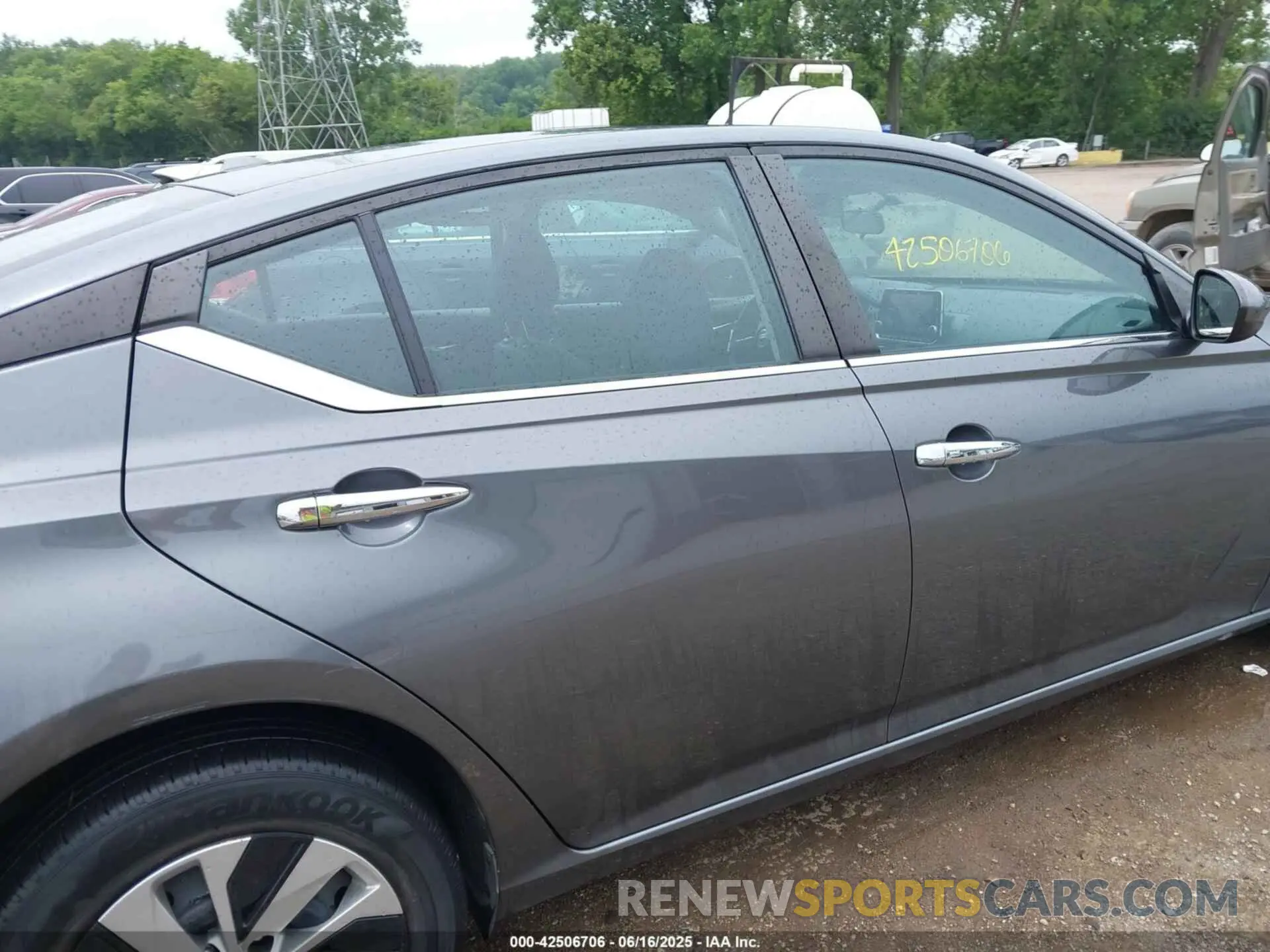 13 Photograph of a damaged car 1N4BL4BV5LC252285 NISSAN ALTIMA 2020