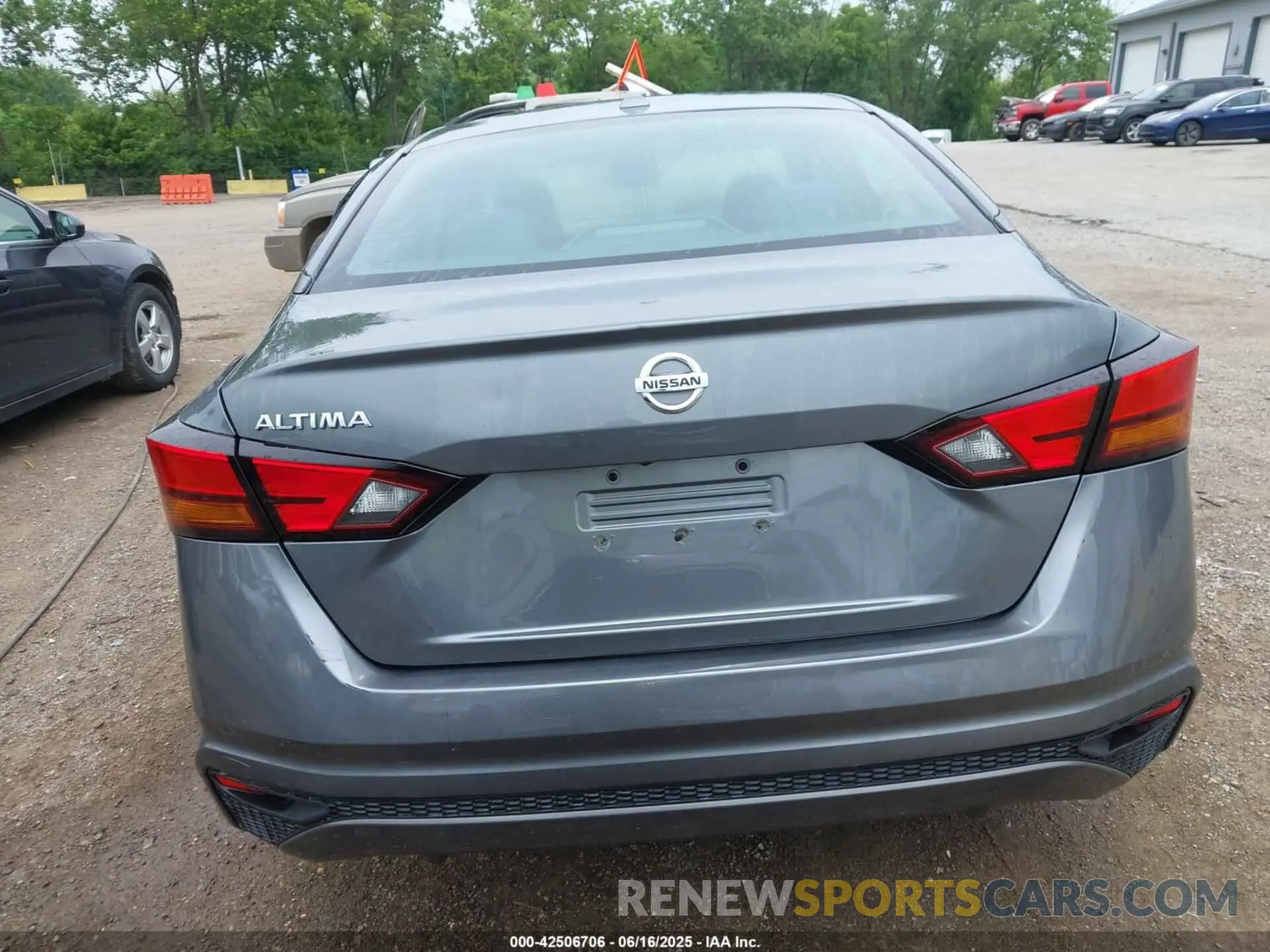 16 Photograph of a damaged car 1N4BL4BV5LC252285 NISSAN ALTIMA 2020