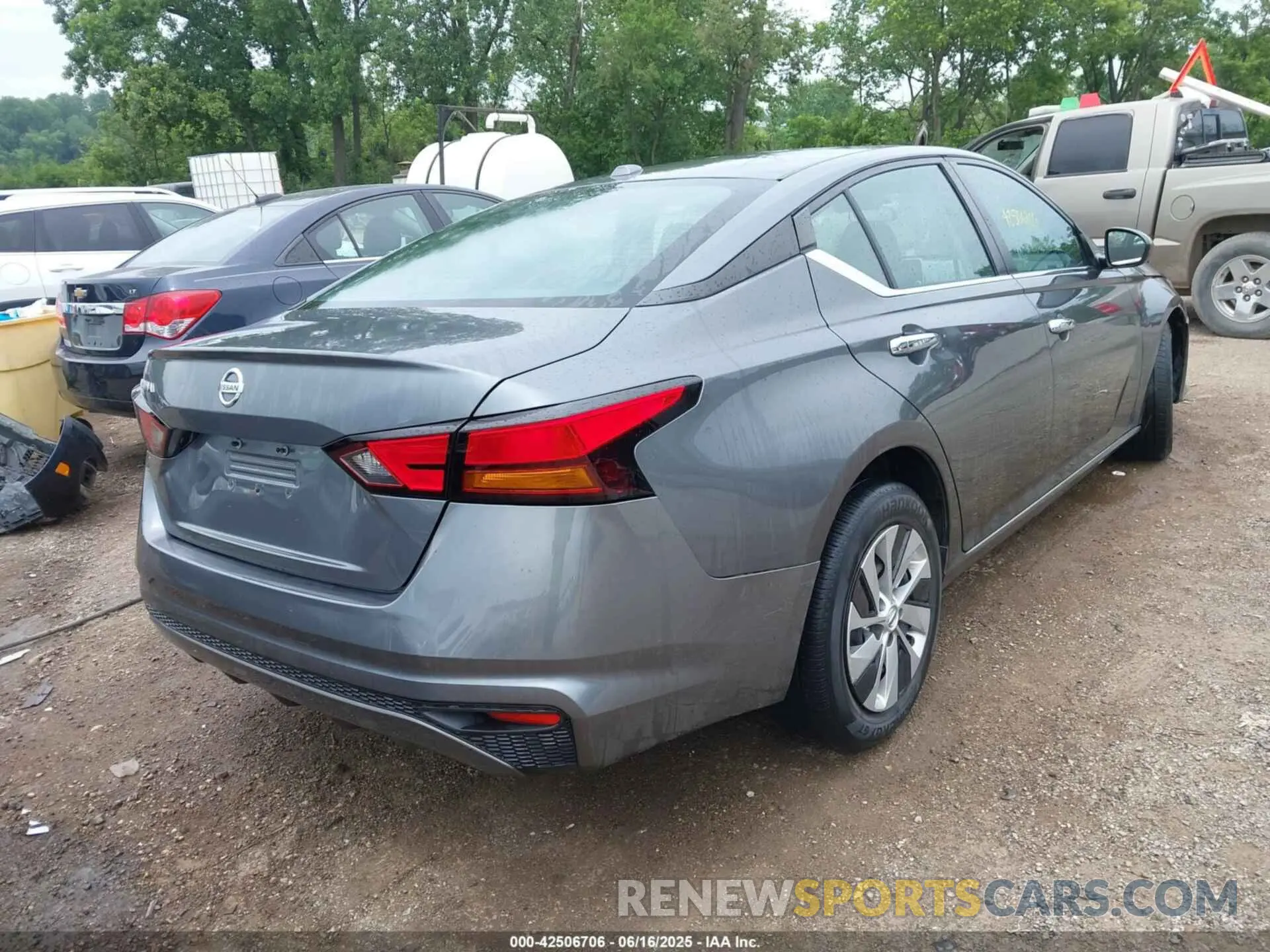 4 Photograph of a damaged car 1N4BL4BV5LC252285 NISSAN ALTIMA 2020