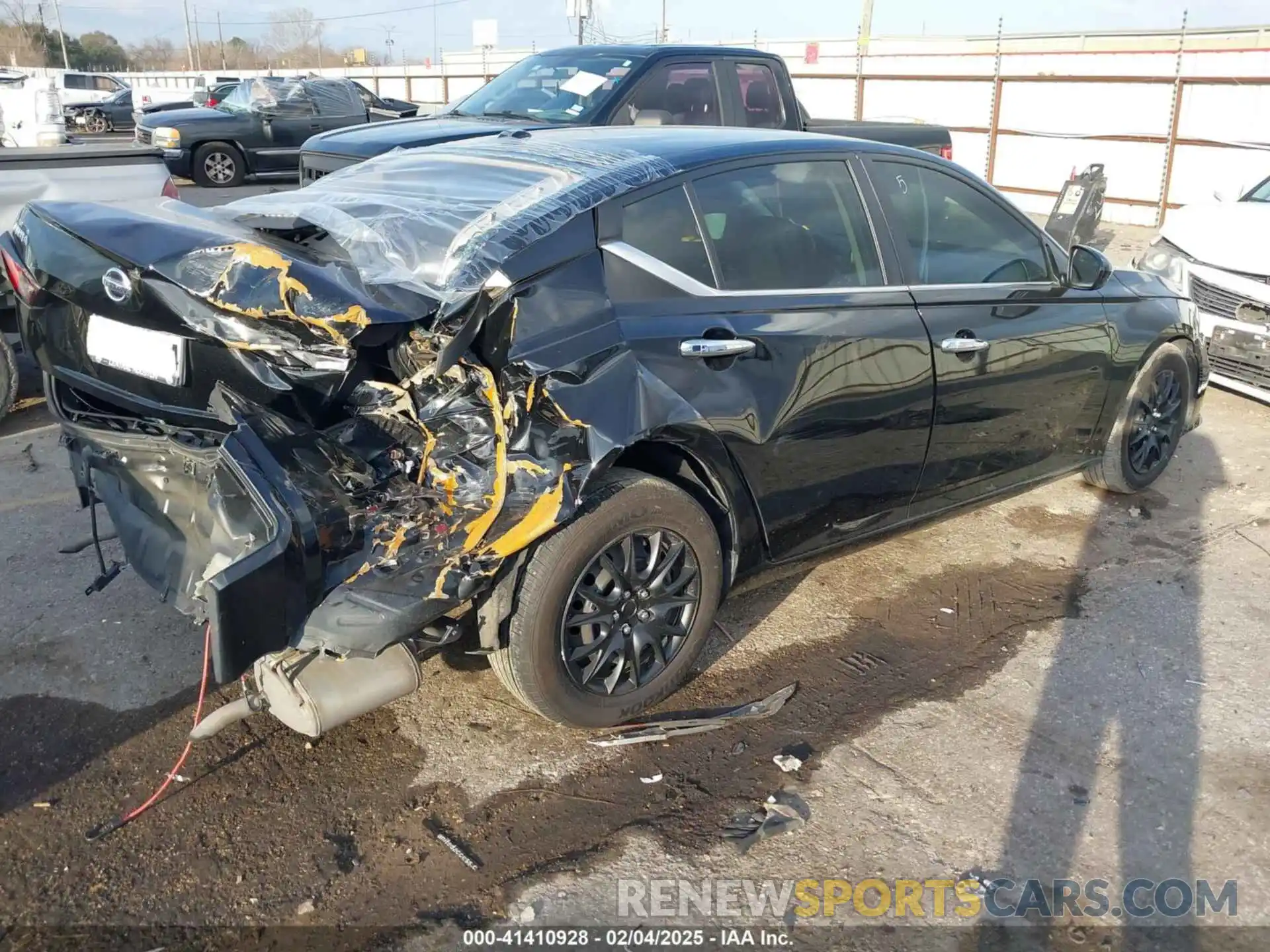 4 Photograph of a damaged car 1N4BL4BV5LC258653 NISSAN ALTIMA 2020