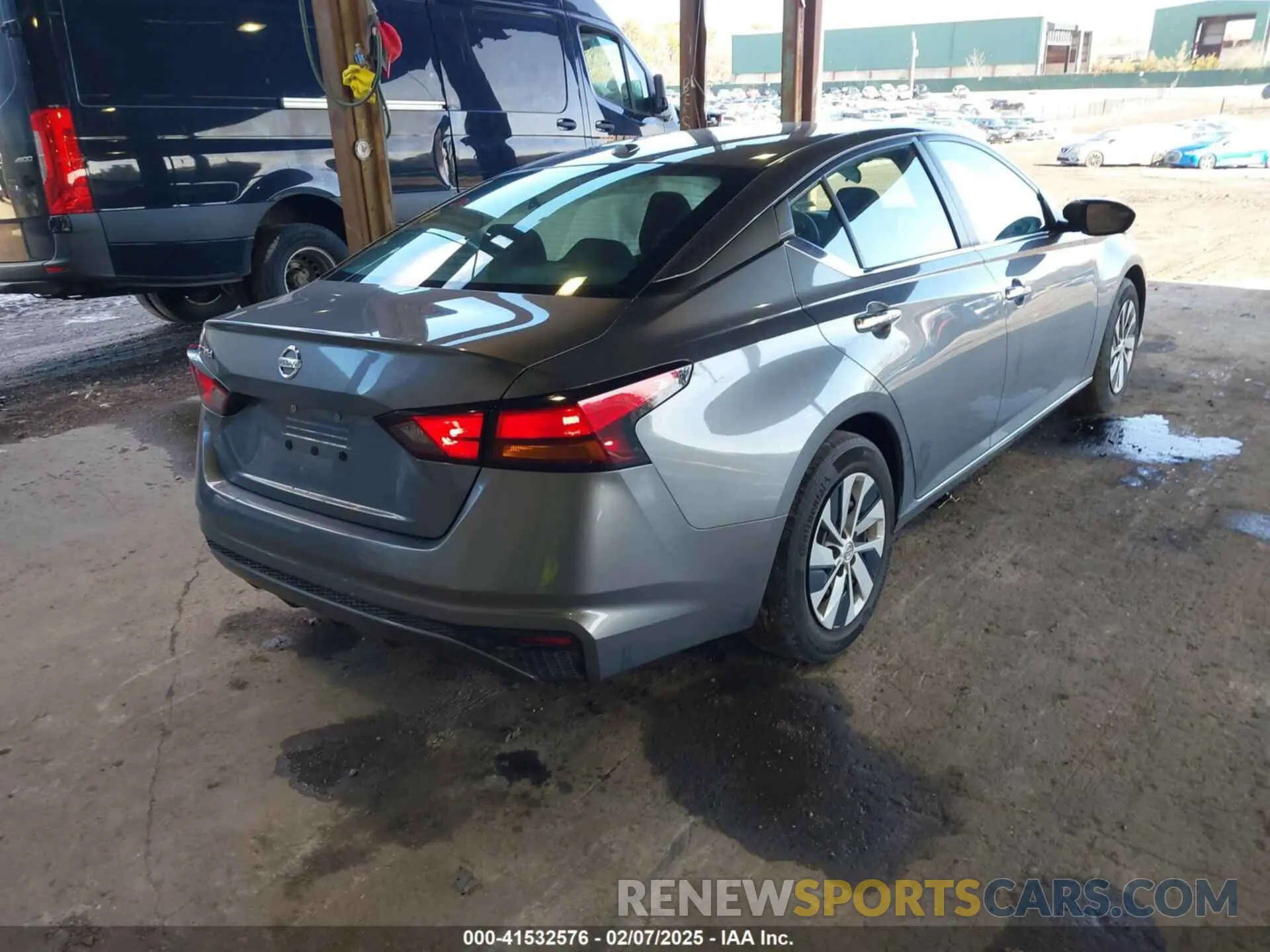4 Photograph of a damaged car 1N4BL4BV5LC278885 NISSAN ALTIMA 2020