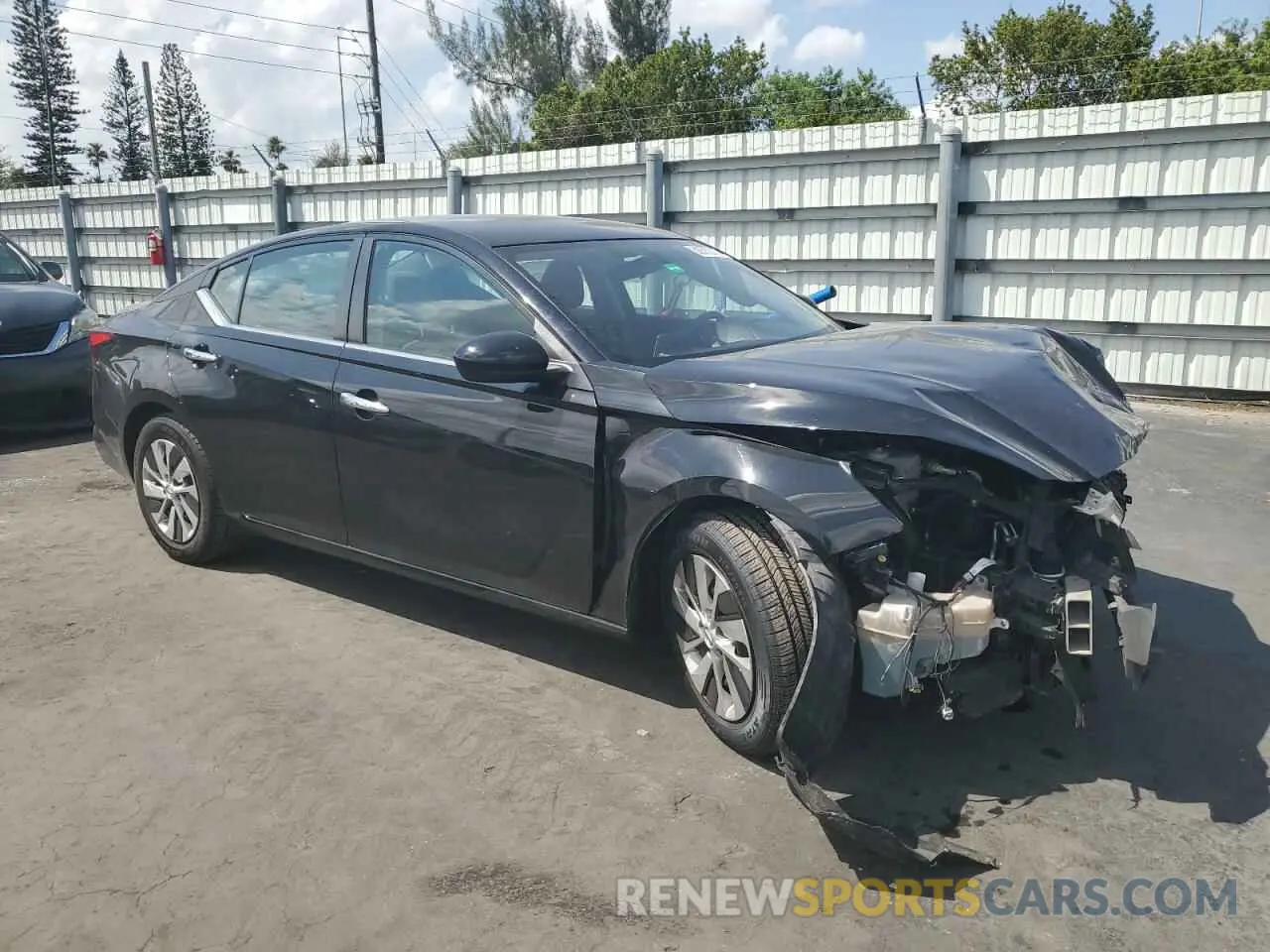 4 Photograph of a damaged car 1N4BL4BV5LN317317 NISSAN ALTIMA 2020