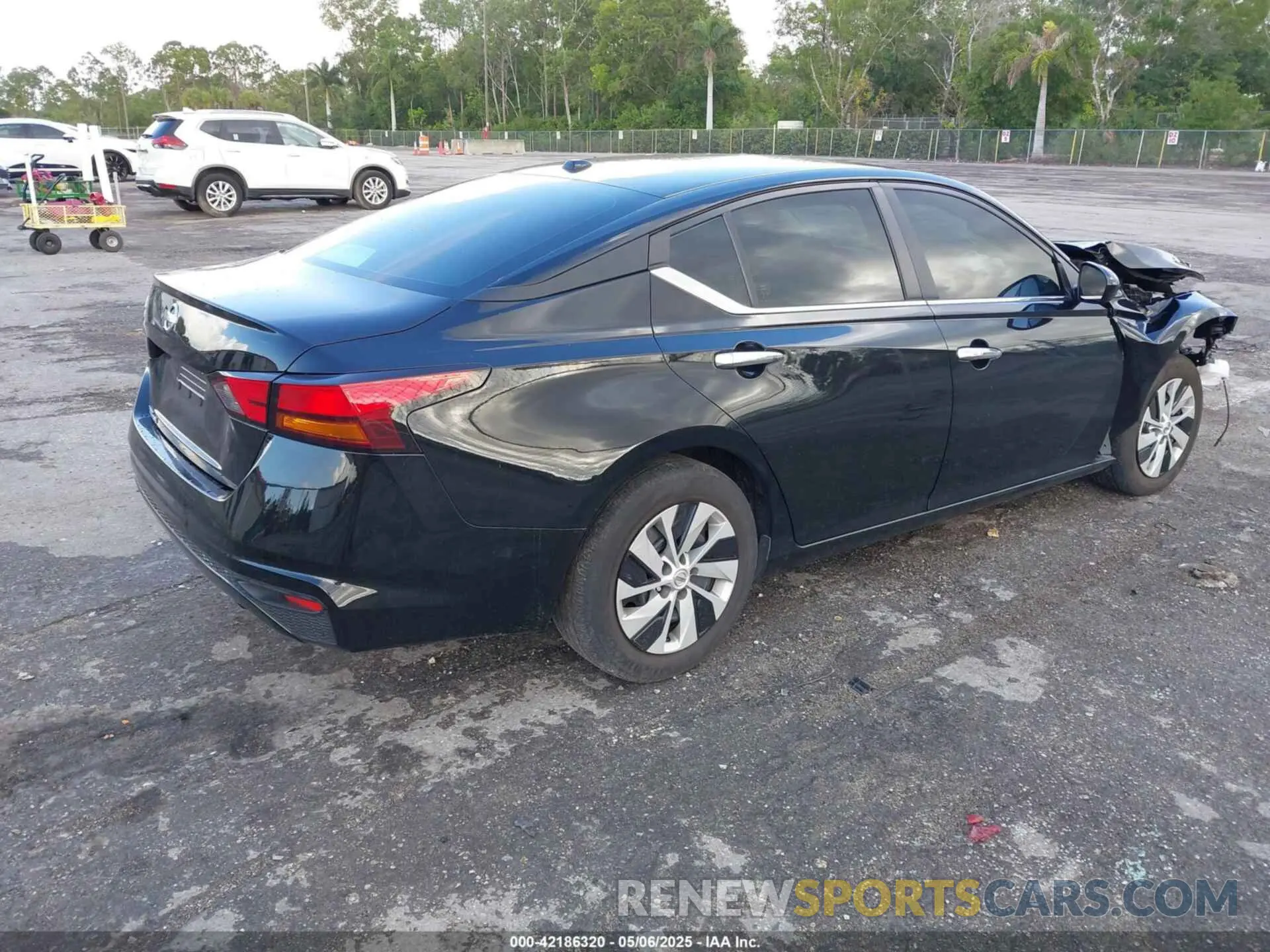 4 Photograph of a damaged car 1N4BL4BV5LN317544 NISSAN ALTIMA 2020