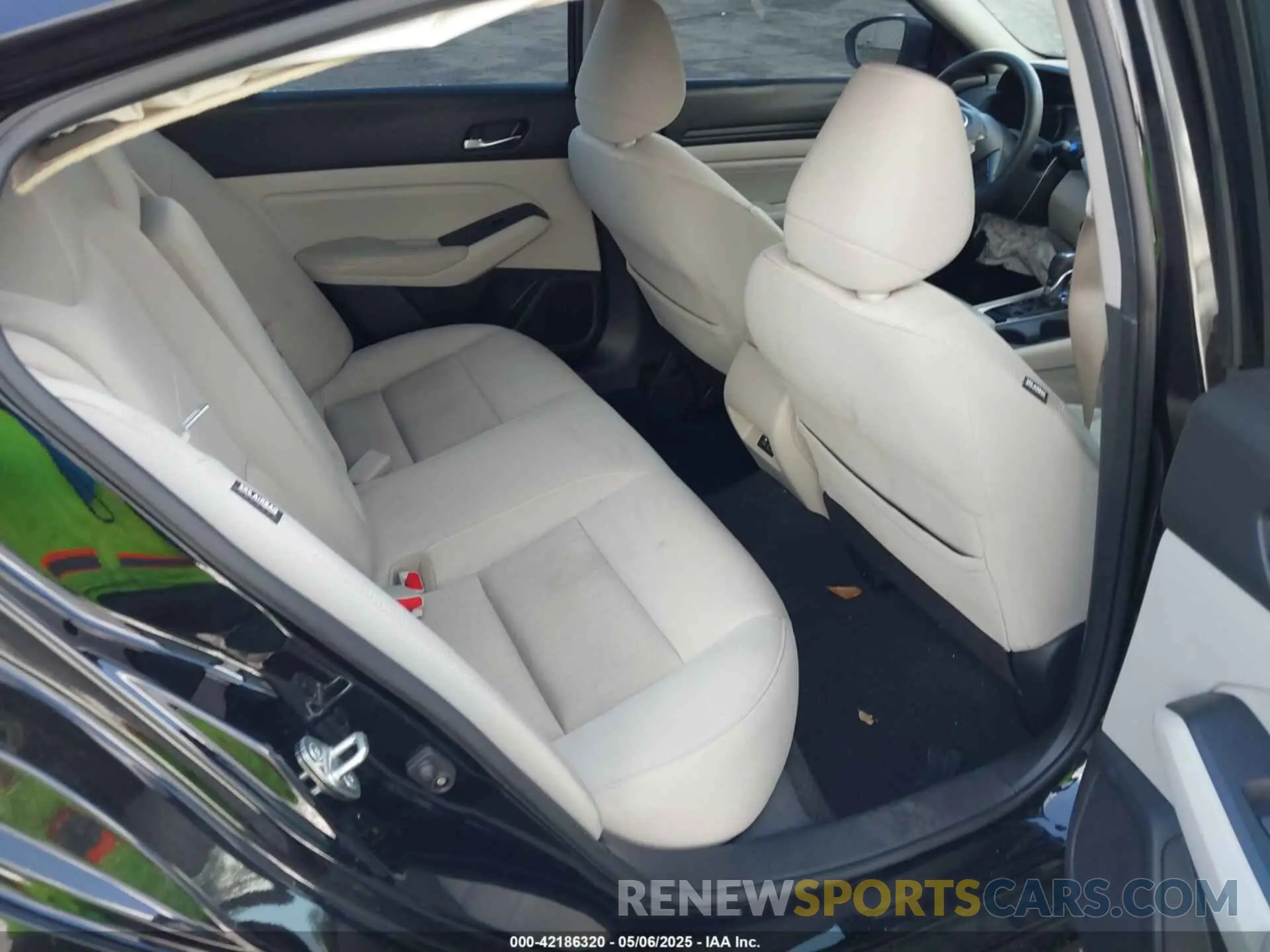 8 Photograph of a damaged car 1N4BL4BV5LN317544 NISSAN ALTIMA 2020