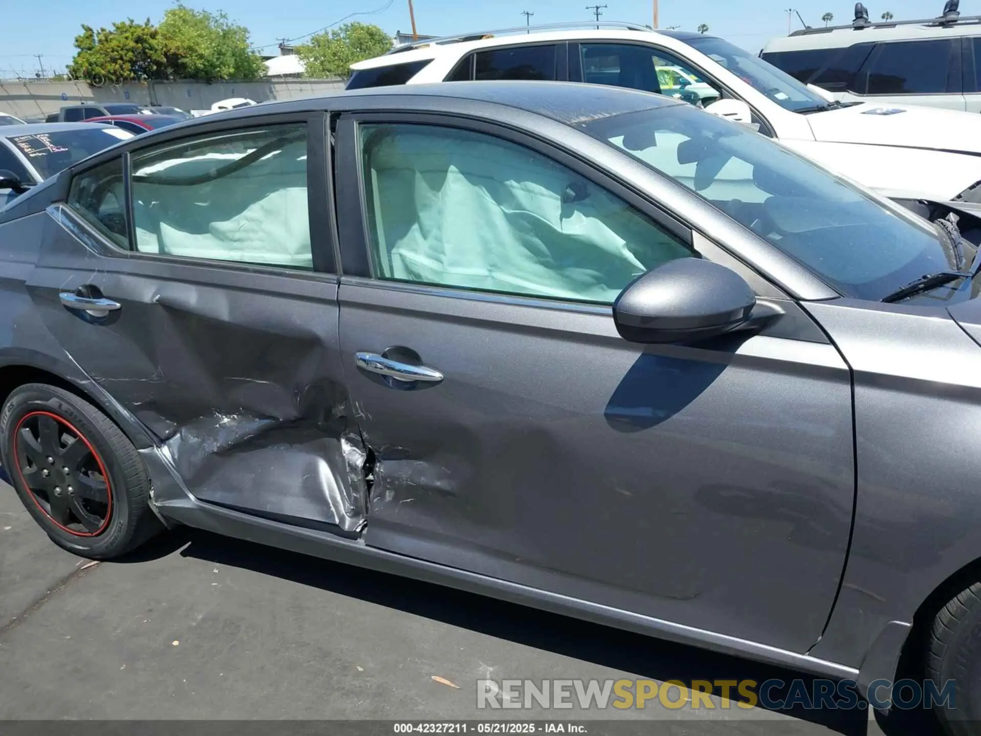14 Photograph of a damaged car 1N4BL4BV6LC122337 NISSAN ALTIMA 2020